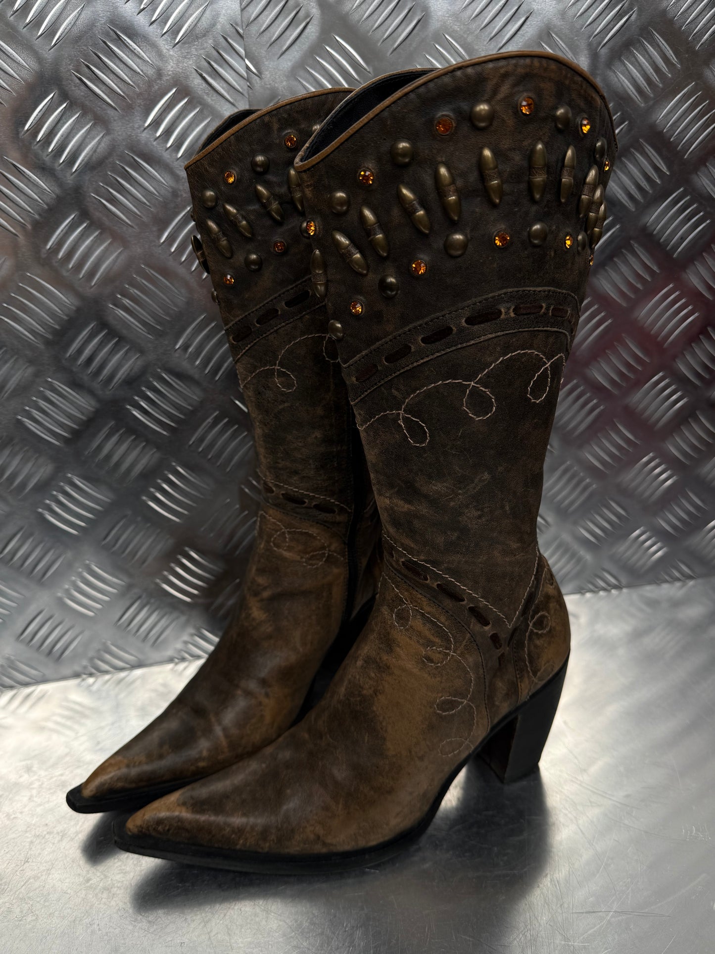 Vintage distressed leather cowboy boots TWINKLING GLOBAL