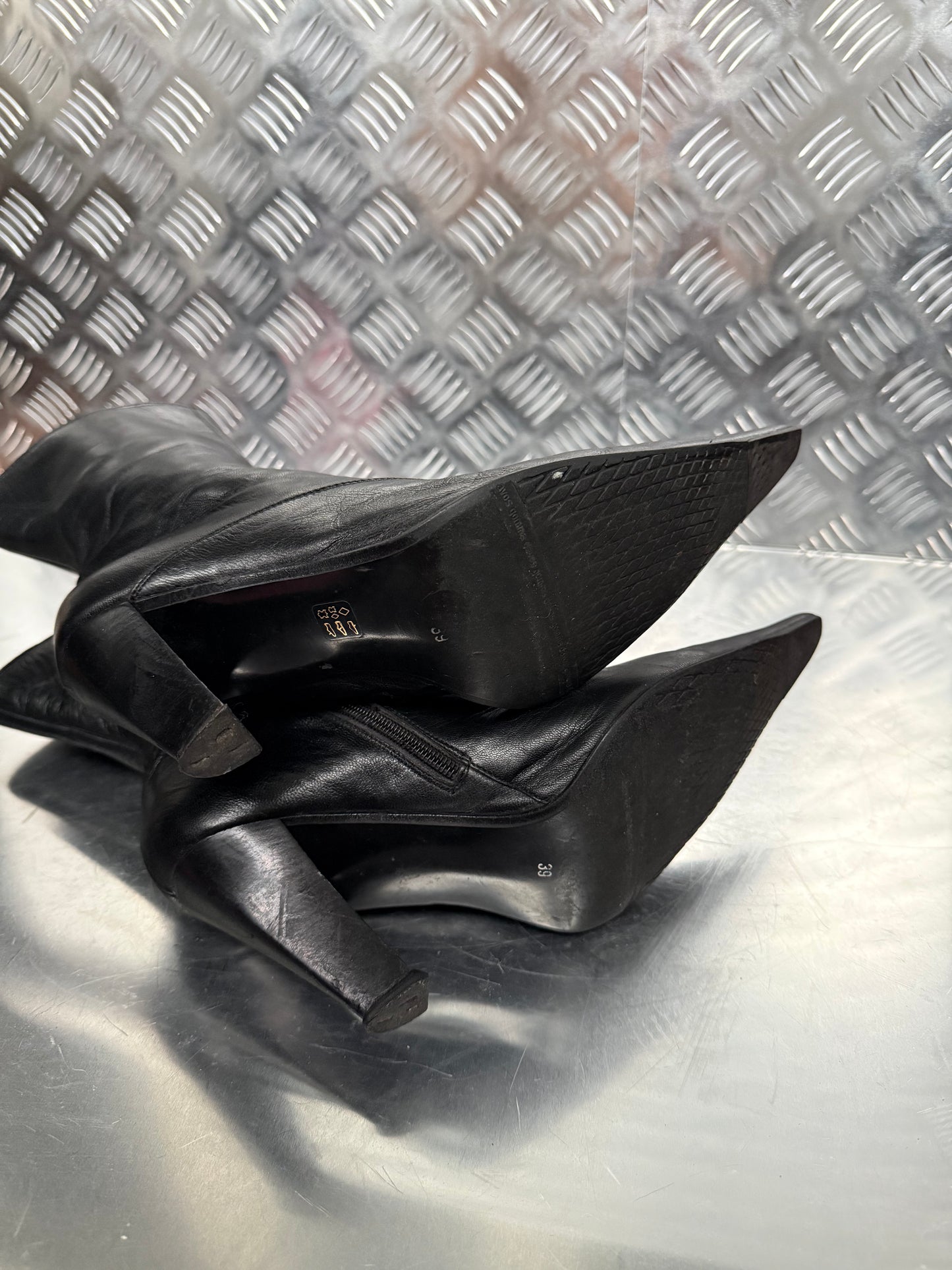 Vintage Black Leather Boots – TWINKLING GLOBAL