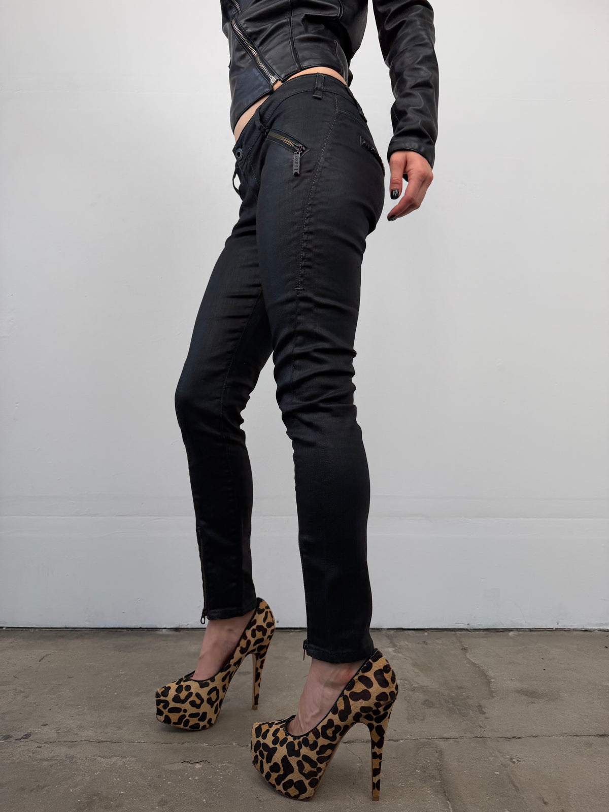 Vintage GUESS black waxed jeans TWINKLING GLOBAL
