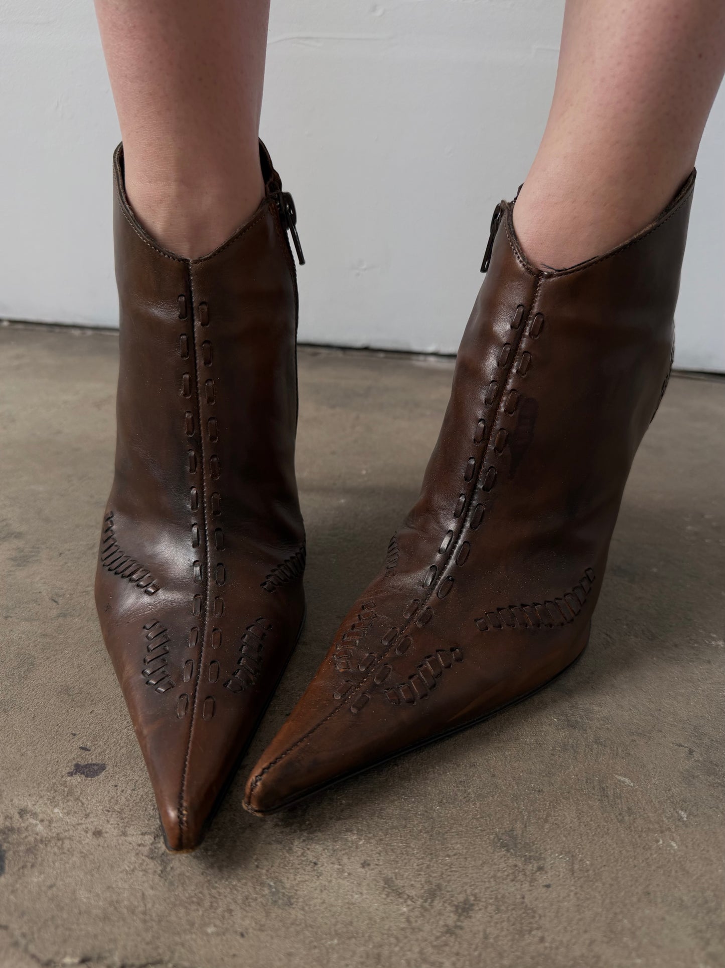Vintage brown leather ankle boots TWINKLING GLOBAL