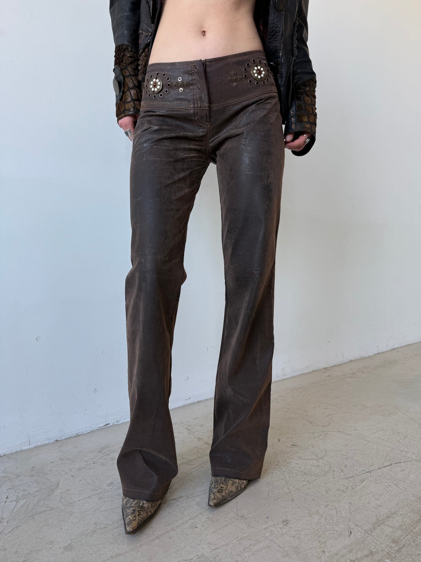Vintage low rise flared faux leather pants with aged leather effect TWINKLING GLOBAL