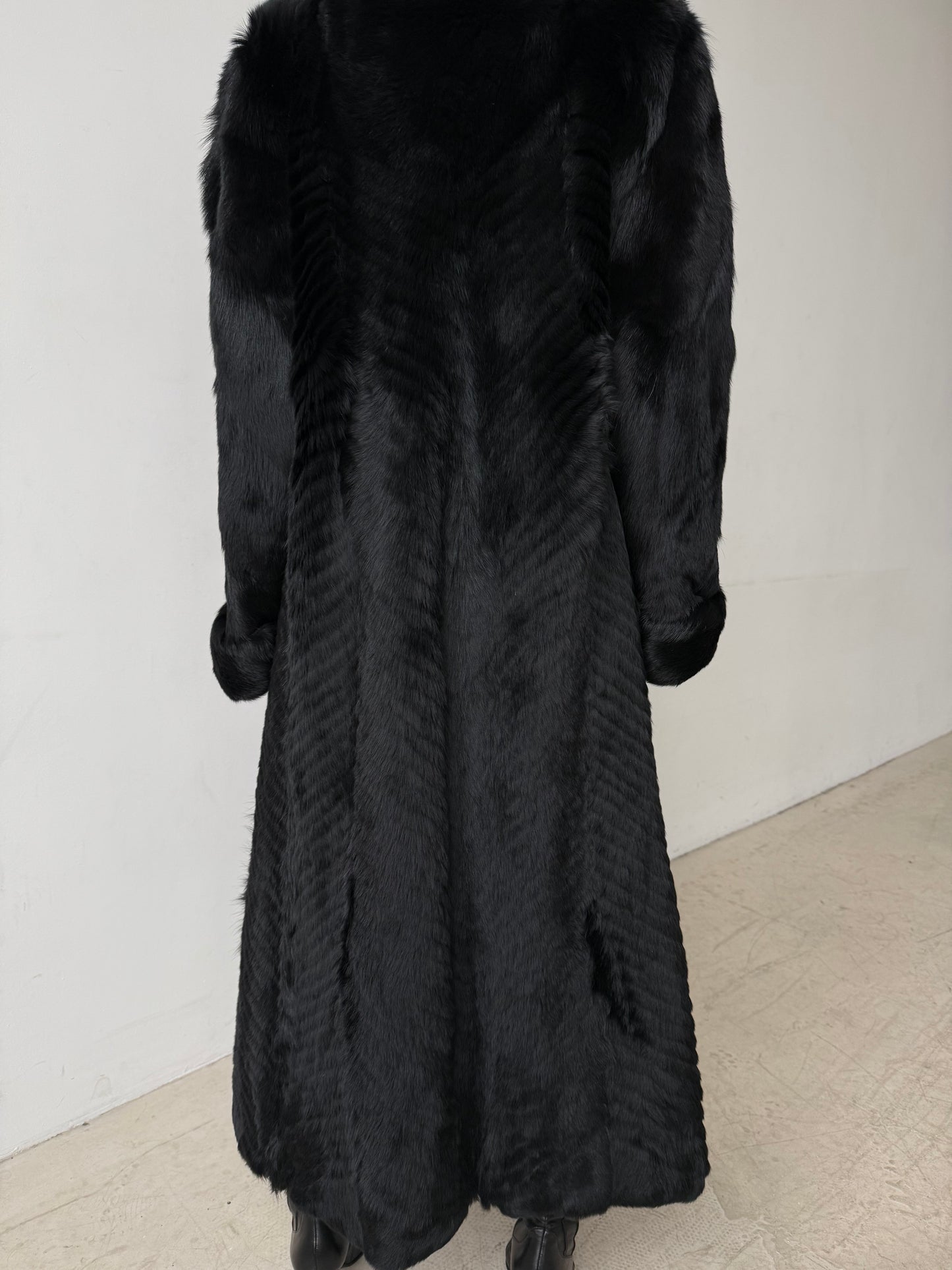 Luxurious vintage coat TWINKLING GLOBAL