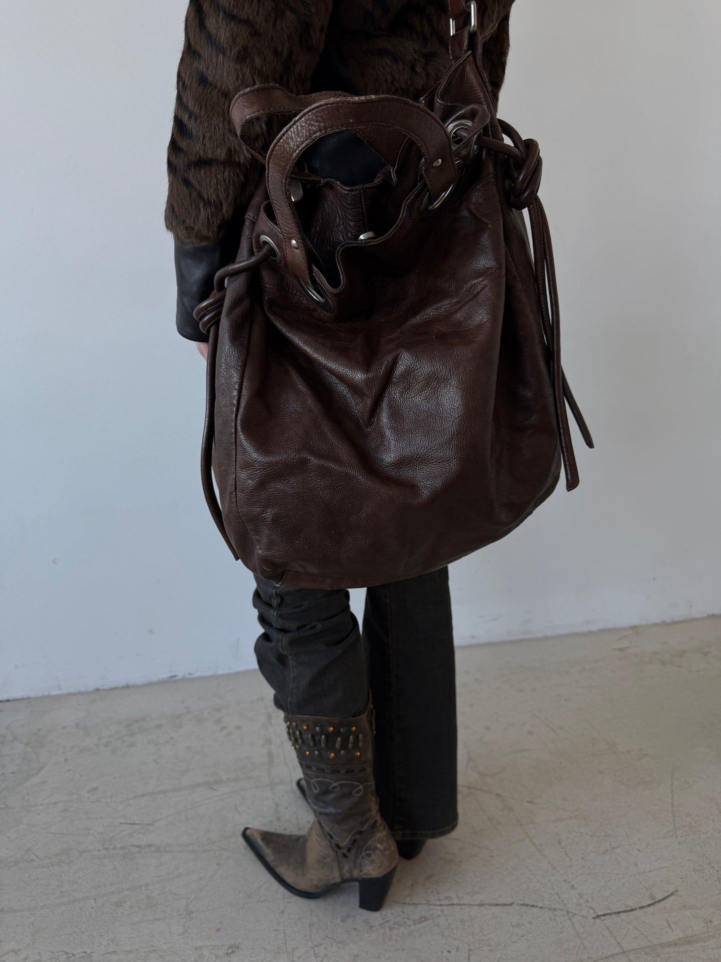 Vintage leather bucket bag TWINKLING GLOBAL