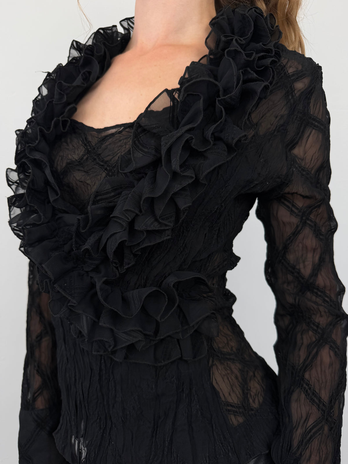 Vintage black ruched ruffle blouse TWINKLING GLOBAL
