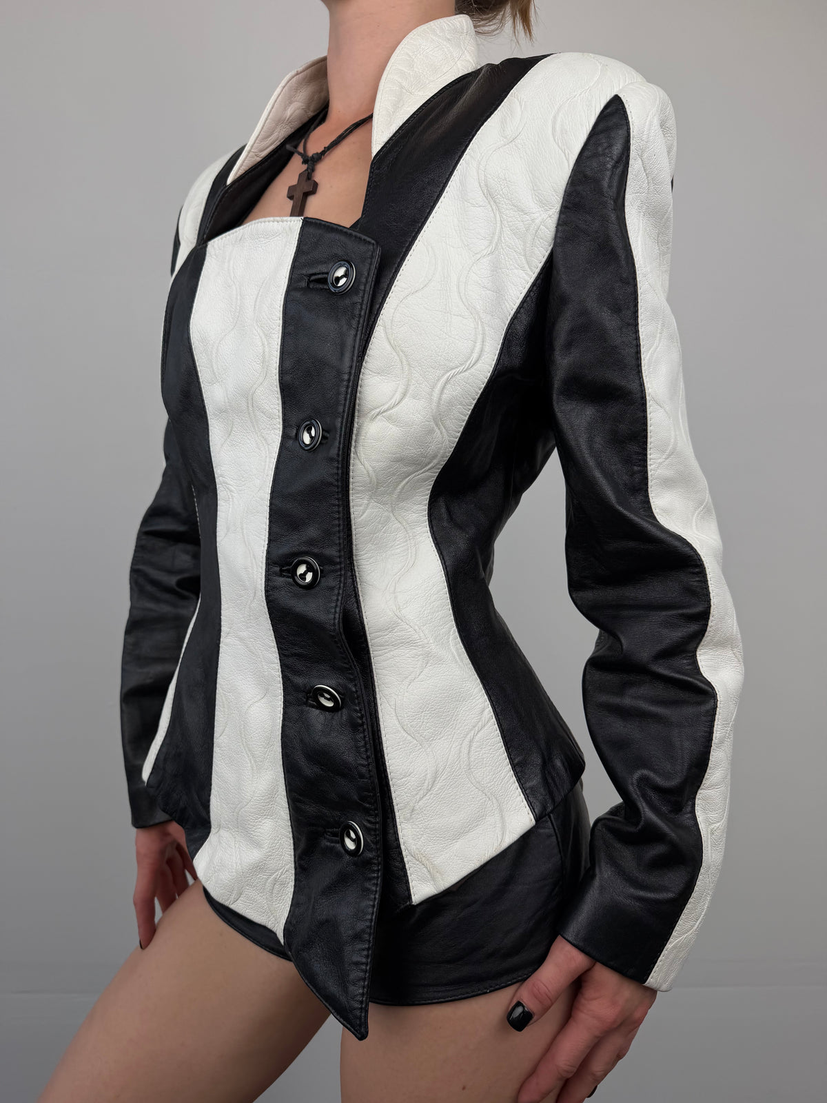 Vintage black & white striped fitted jacket TWINKLING GLOBAL