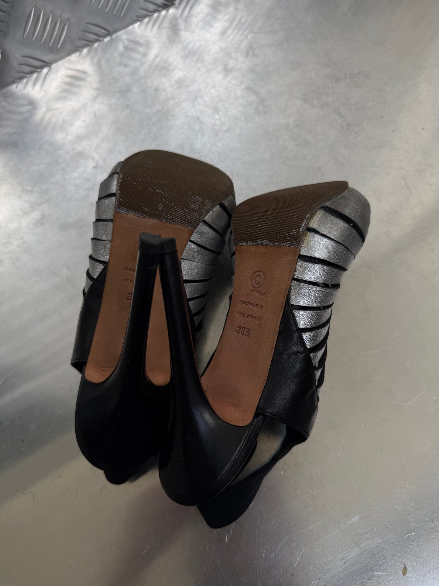 Alexander McQueen leather heels TWINKLING GLOBAL