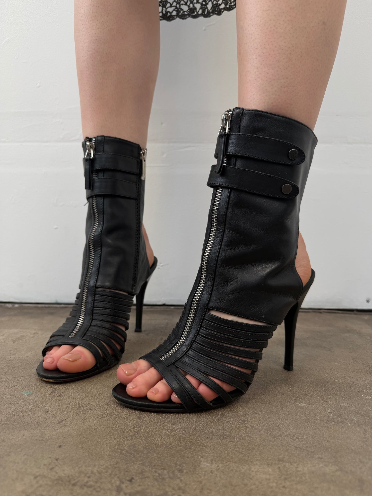 Vintage Sasha Fabiani leather ankle heels TWINKLING GLOBAL