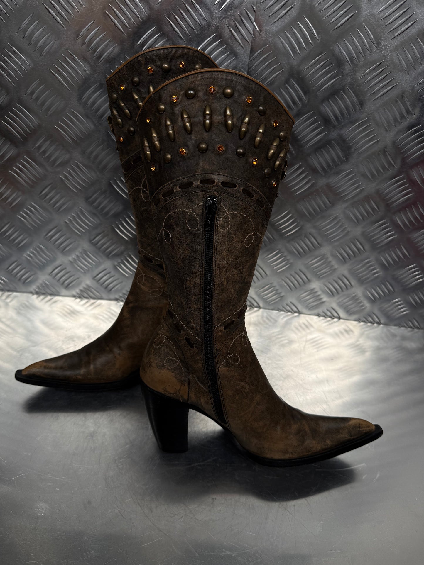 Vintage distressed leather cowboy boots TWINKLING GLOBAL