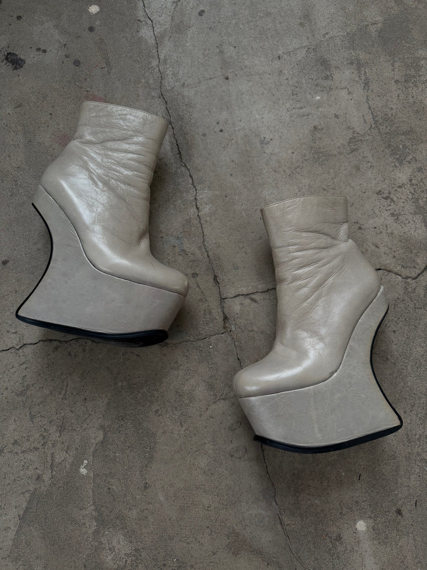 Vintage sculptural leather platform boots TWINKLING GLOBAL