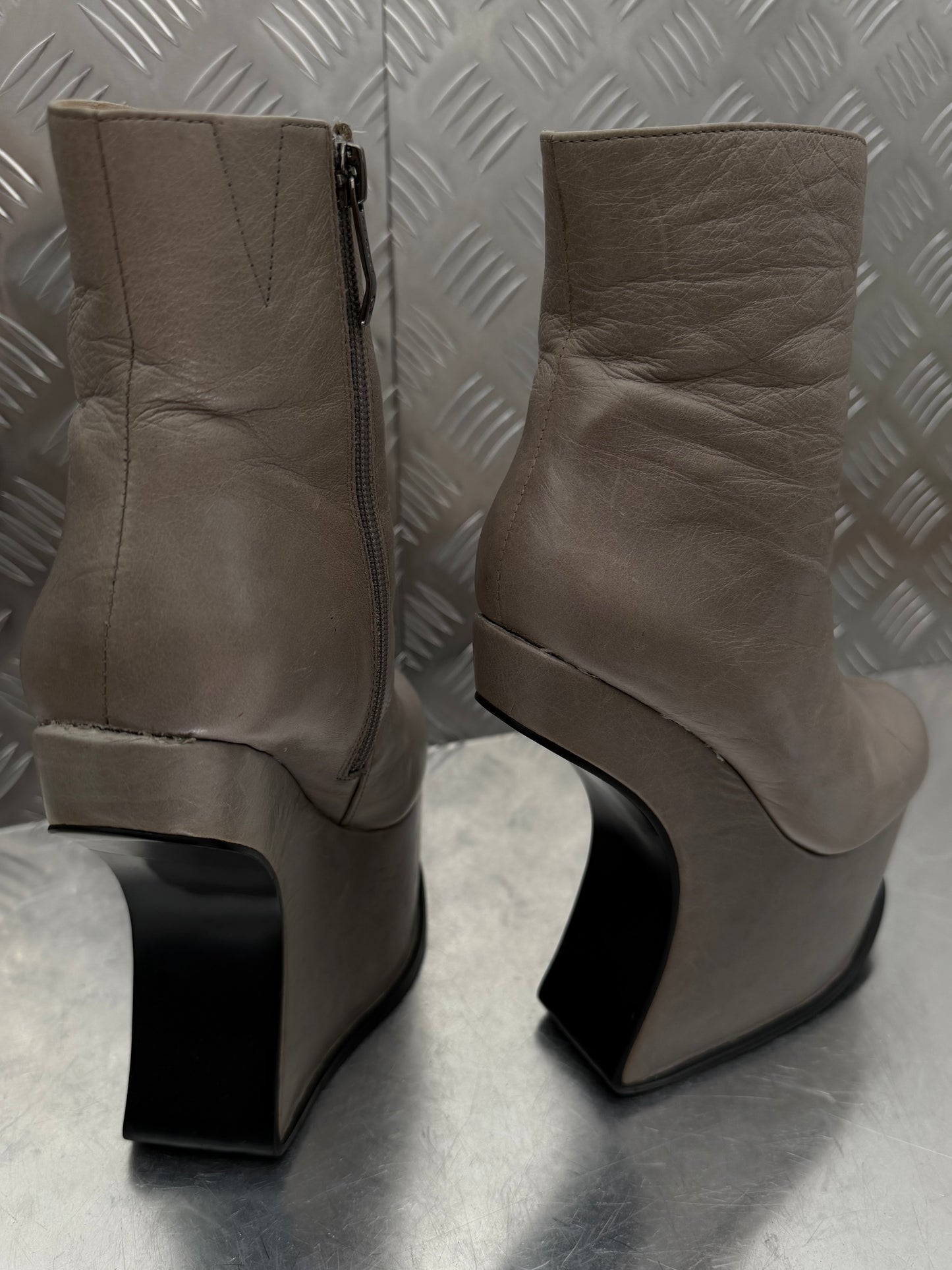 Vintage sculptural leather platform boots TWINKLING GLOBAL