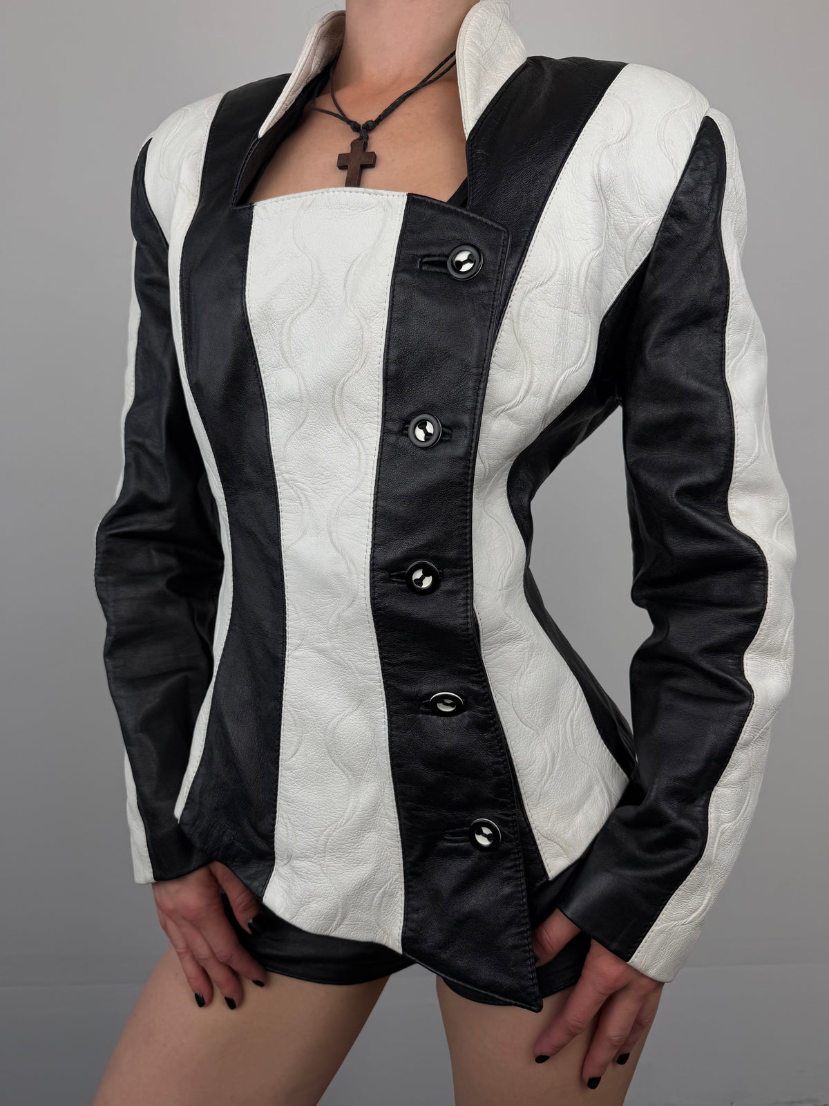 Vintage black & white striped fitted jacket TWINKLING GLOBAL