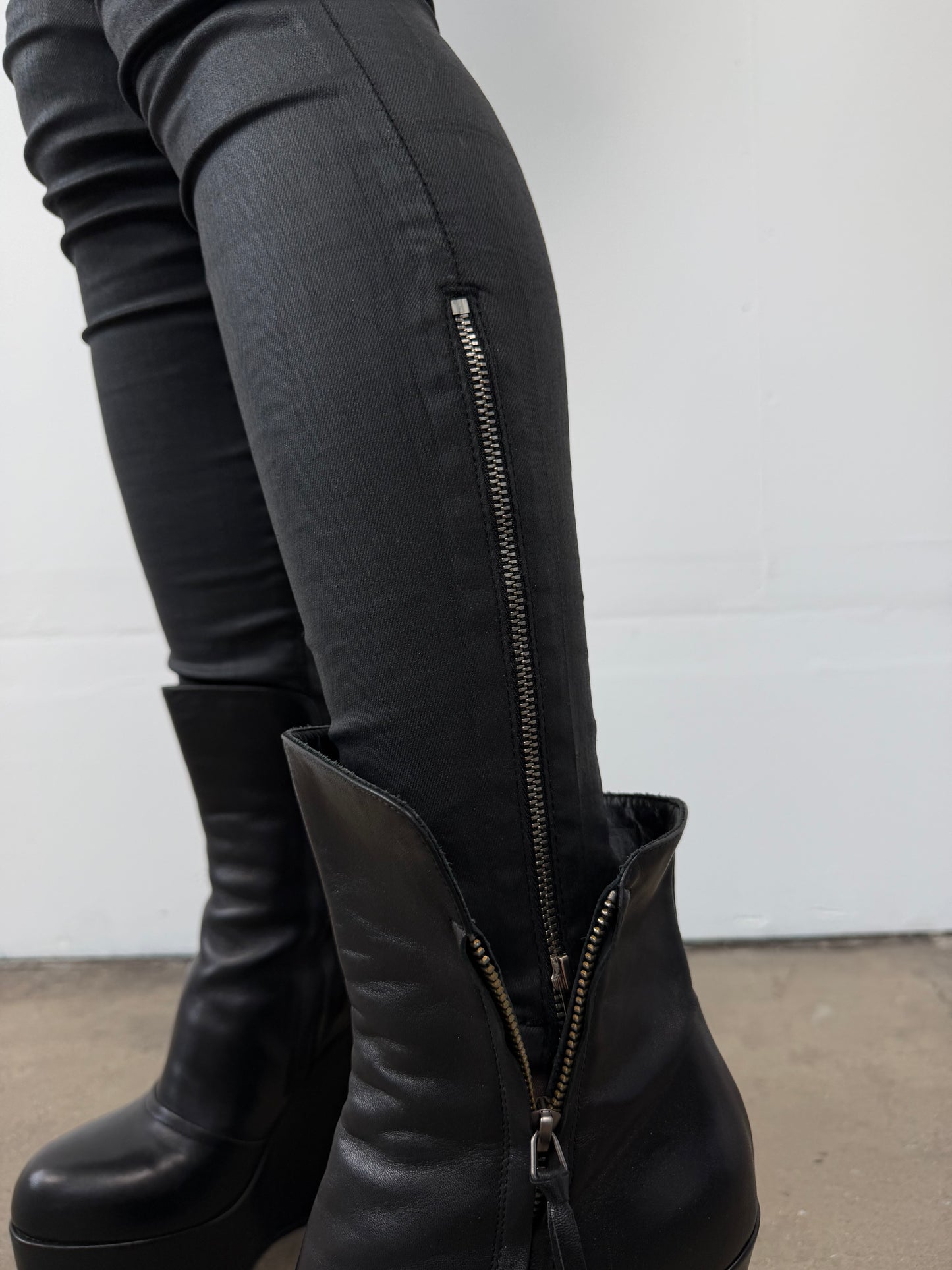 Black coated skinny jeans TWINKLING GLOBAL