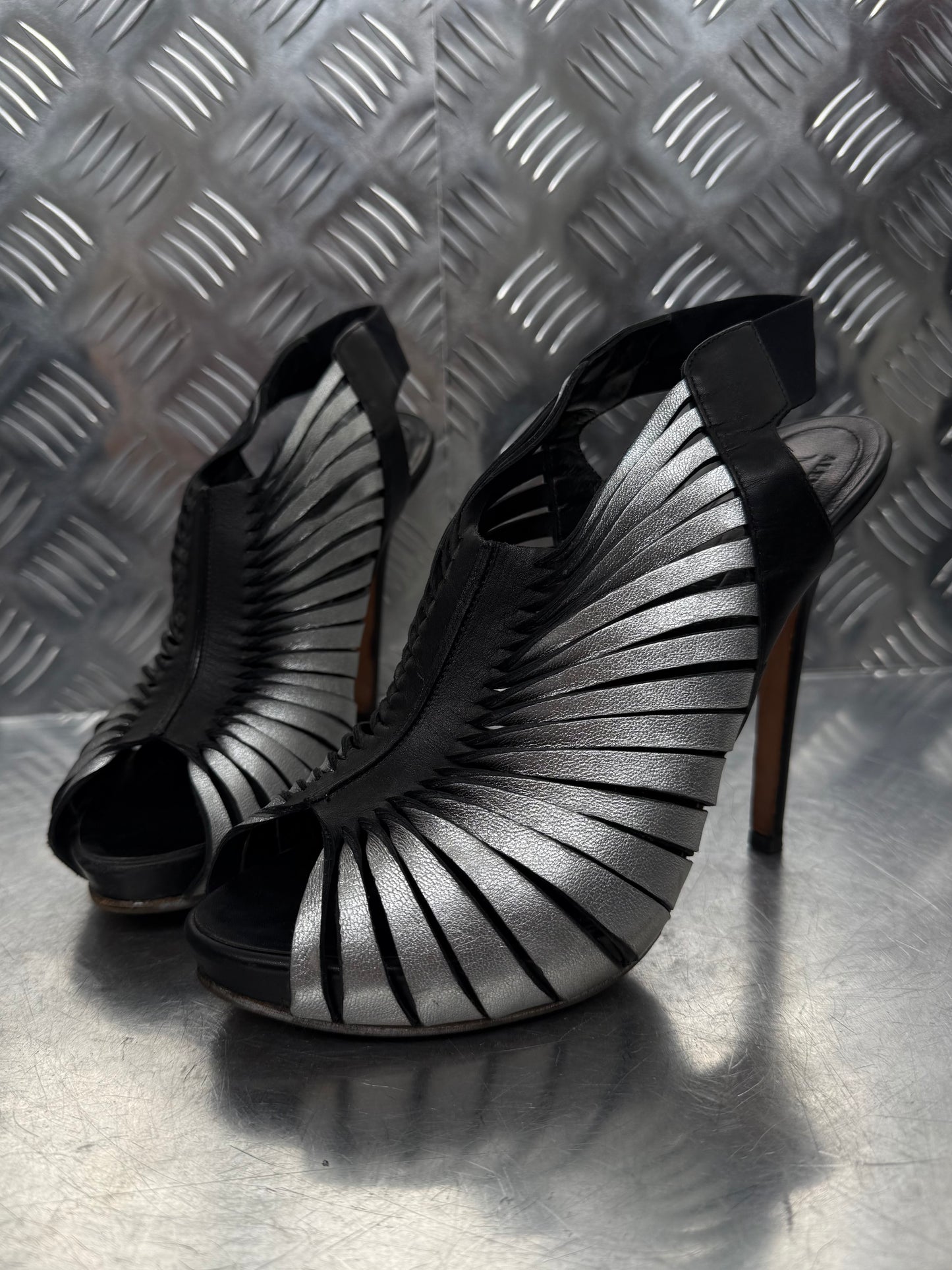 Alexander McQueen leather heels TWINKLING GLOBAL