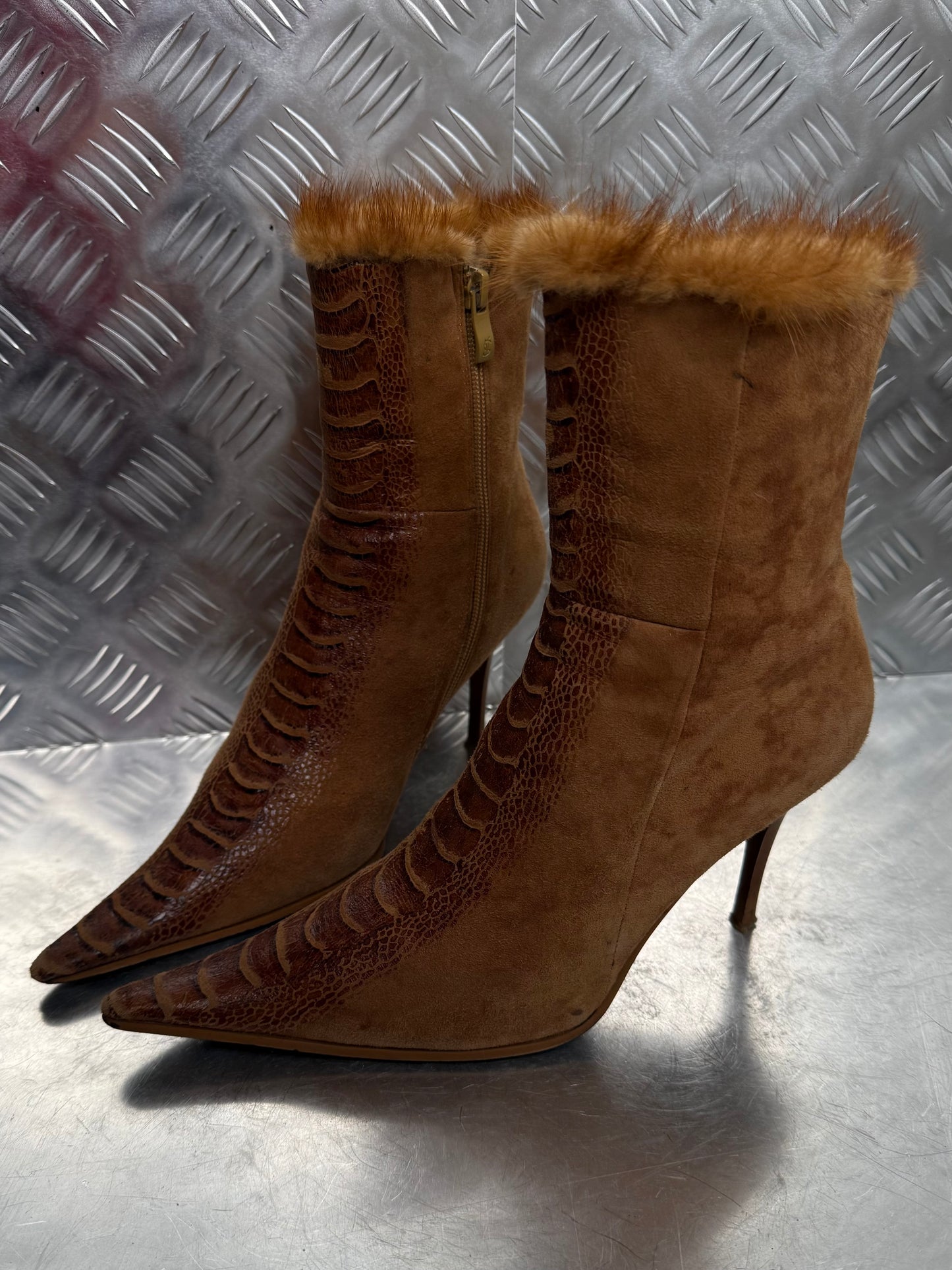 Vintage suede boots with textured detailing TWINKLING GLOBAL