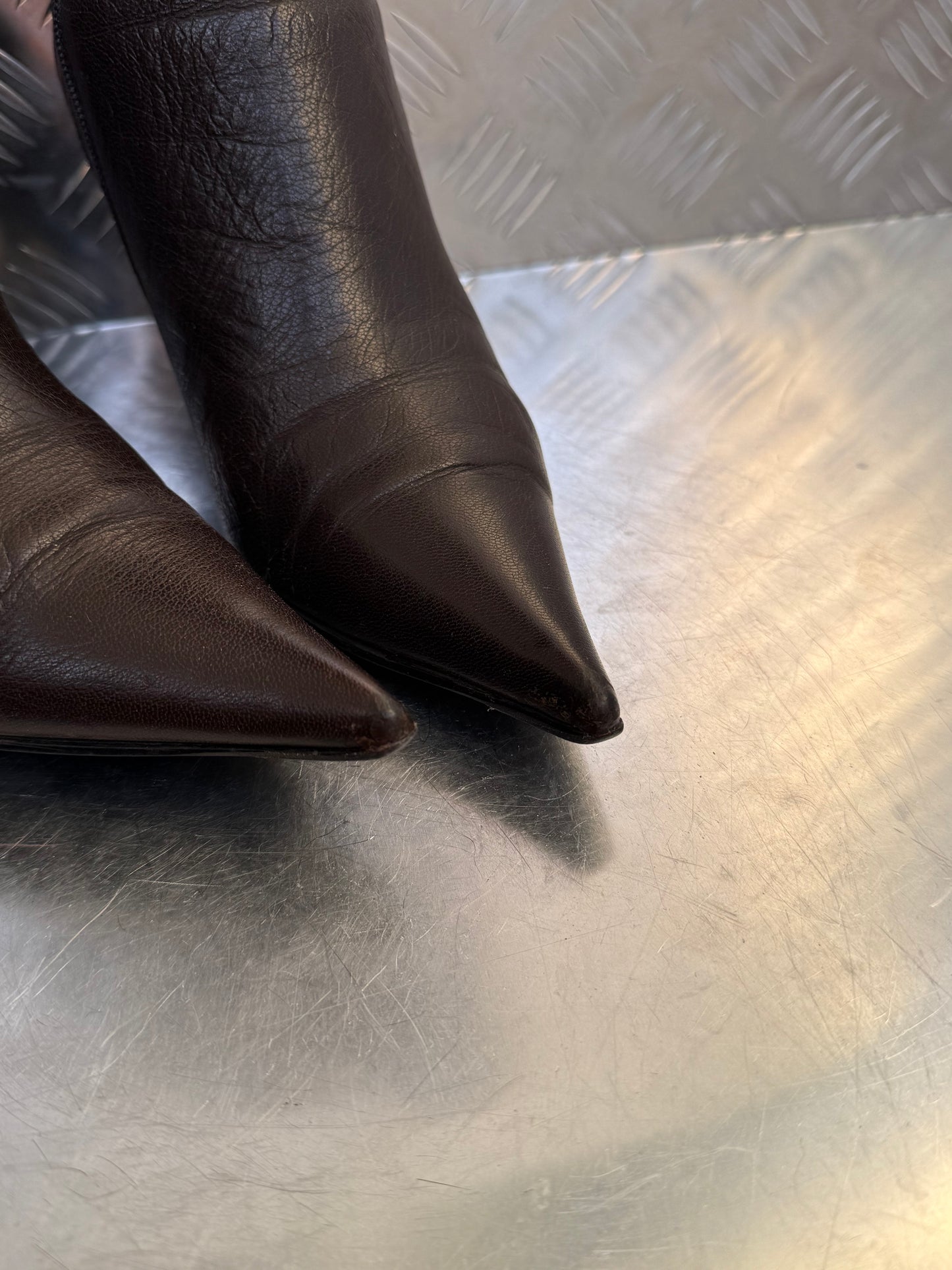 Vintage brown leather high-heel boots with croc-effect trim Twinkling Global