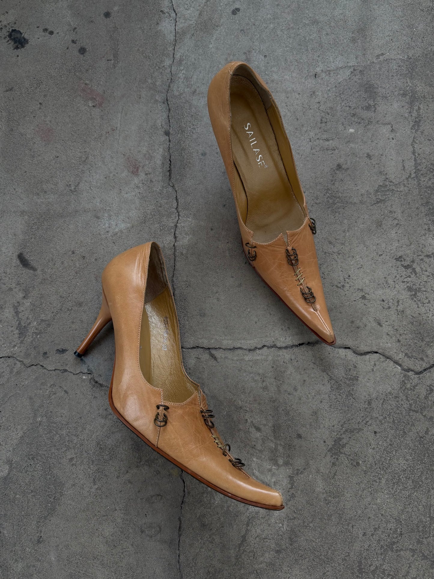 Vintage Sailase pierced leather heels TWINKLING GLOBAL