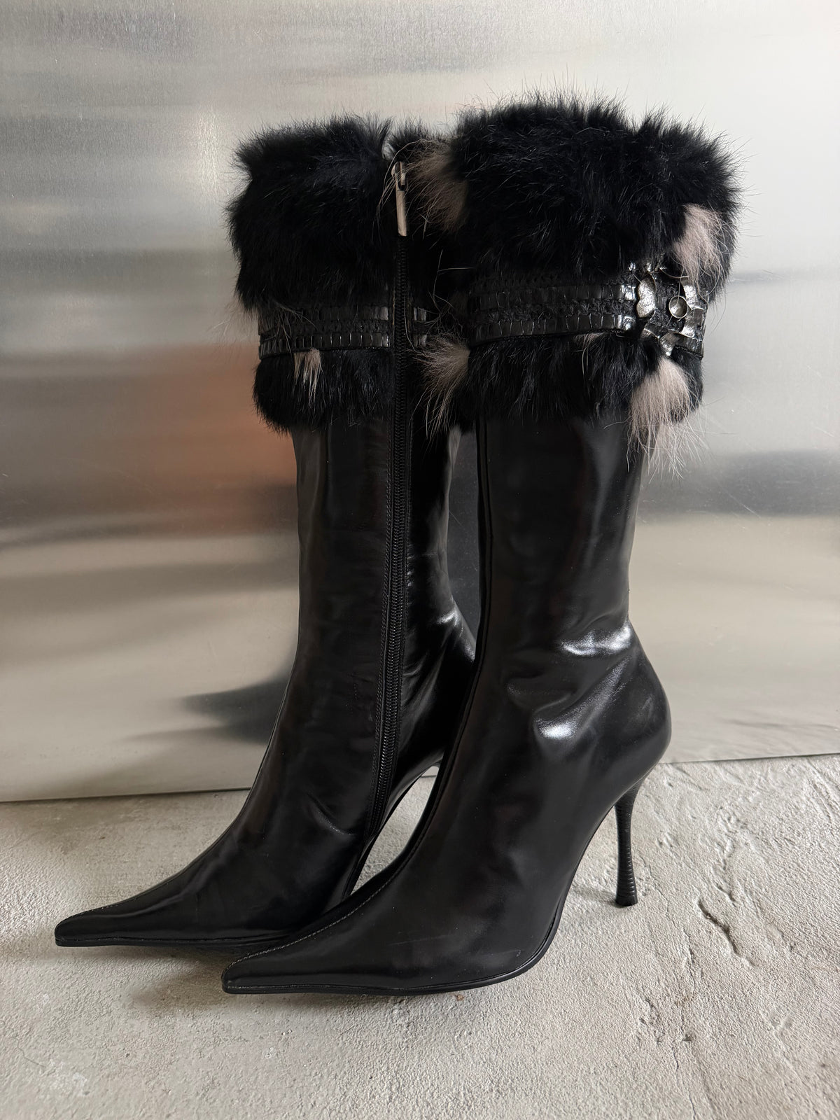 Vintage patent leather boots with fur TWINKLING GLOBAL
