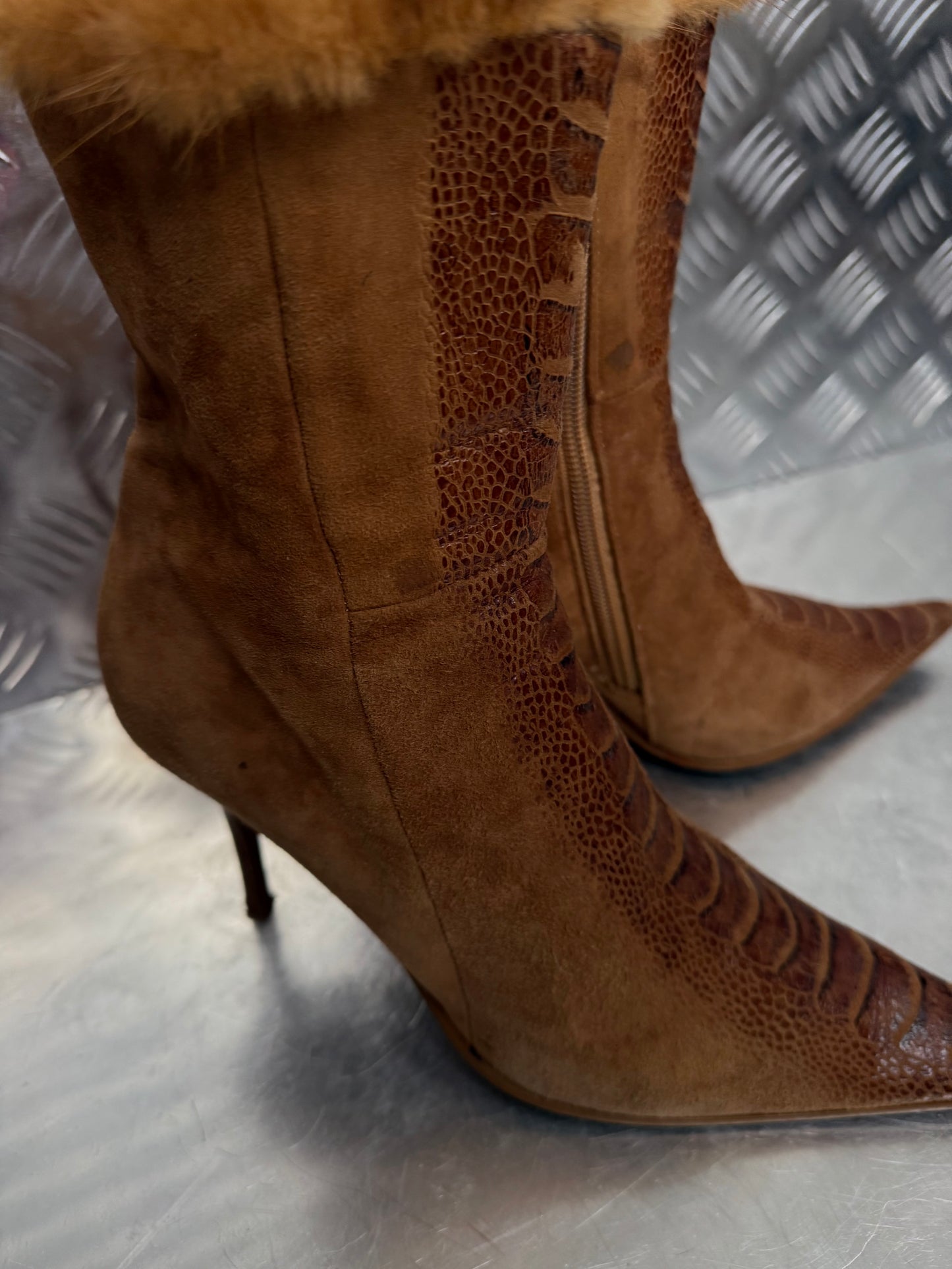 Vintage suede boots with textured detailing TWINKLING GLOBAL