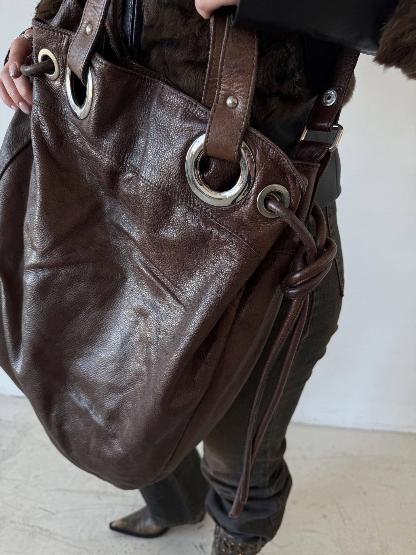 Vintage leather bucket bag TWINKLING GLOBAL