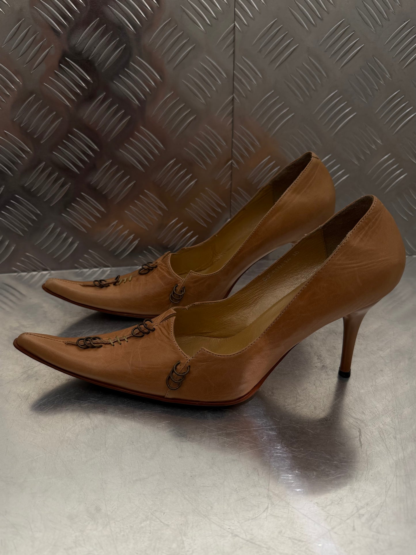 Vintage Sailase pierced leather heels TWINKLING GLOBAL
