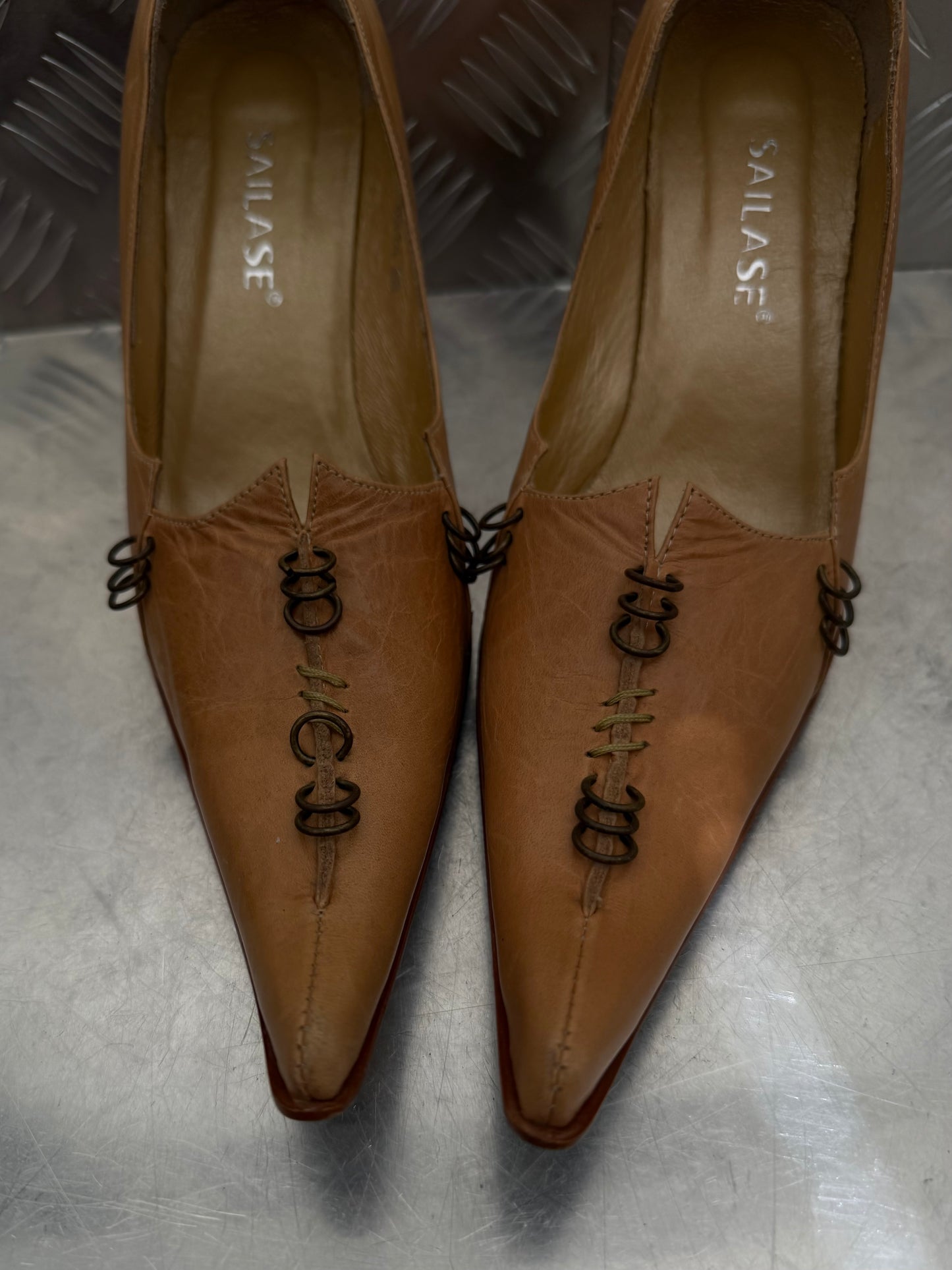 Vintage Sailase pierced leather heels TWINKLING GLOBAL