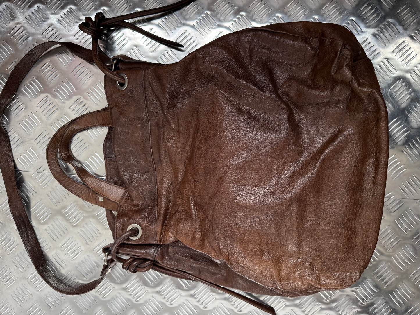 Vintage leather bucket bag TWINKLING GLOBAL