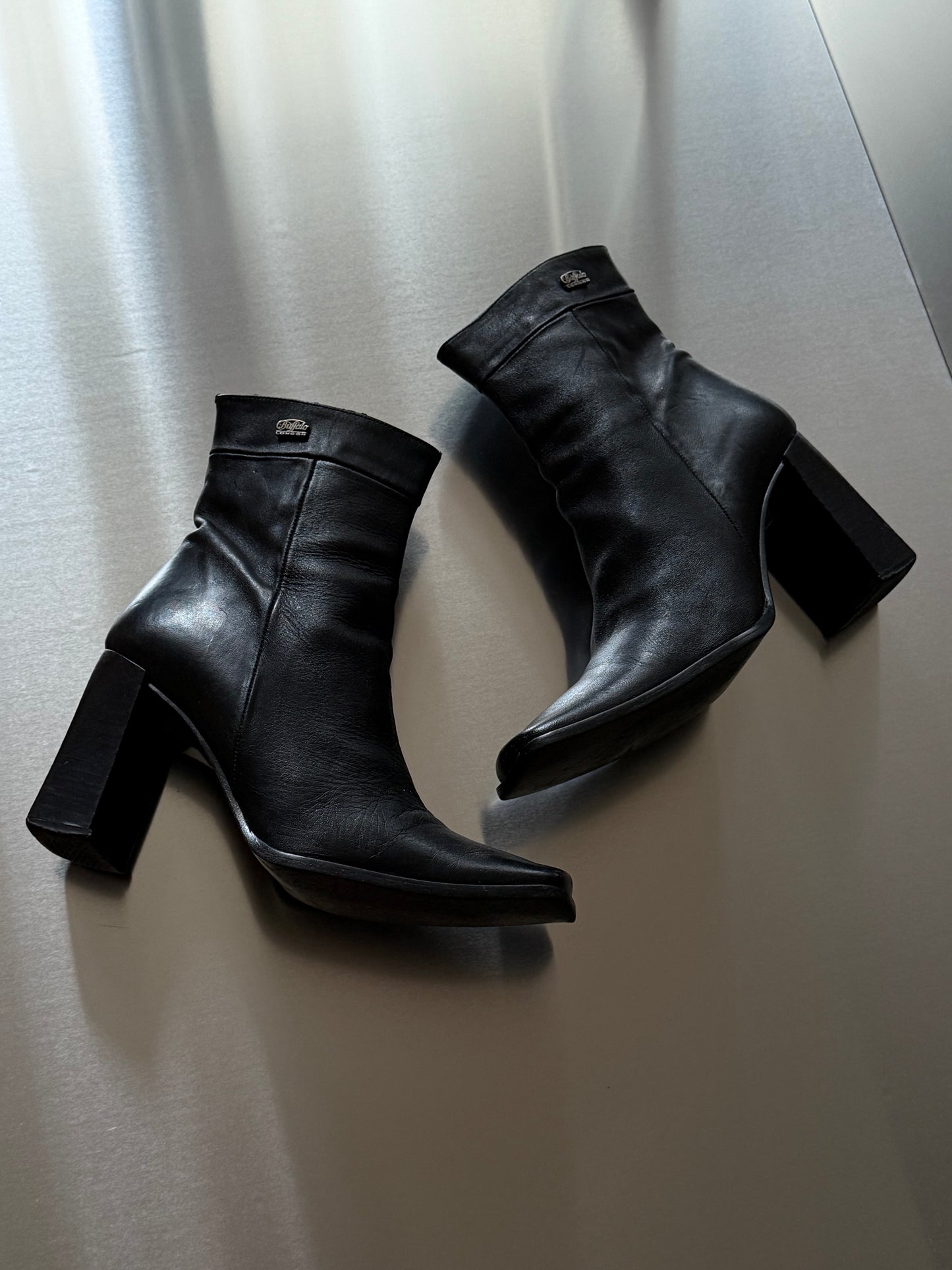 Vintage leather boots Buffalo - TWINKLING GLOBAL