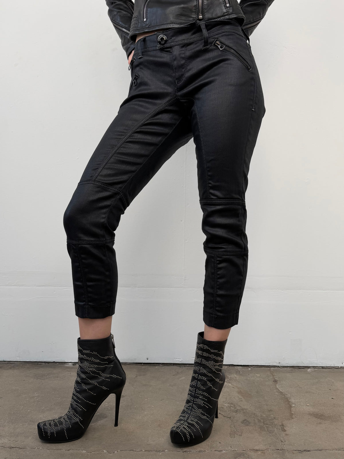 GUESS black waxed capri pants TWINKLING GLOBAL