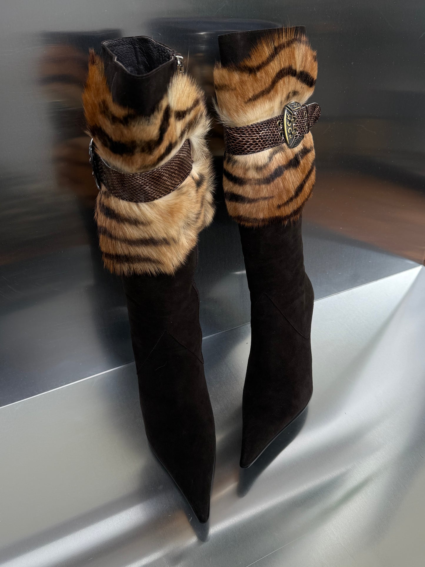 Vintage suede boots  TWINKLING GLOBAL
