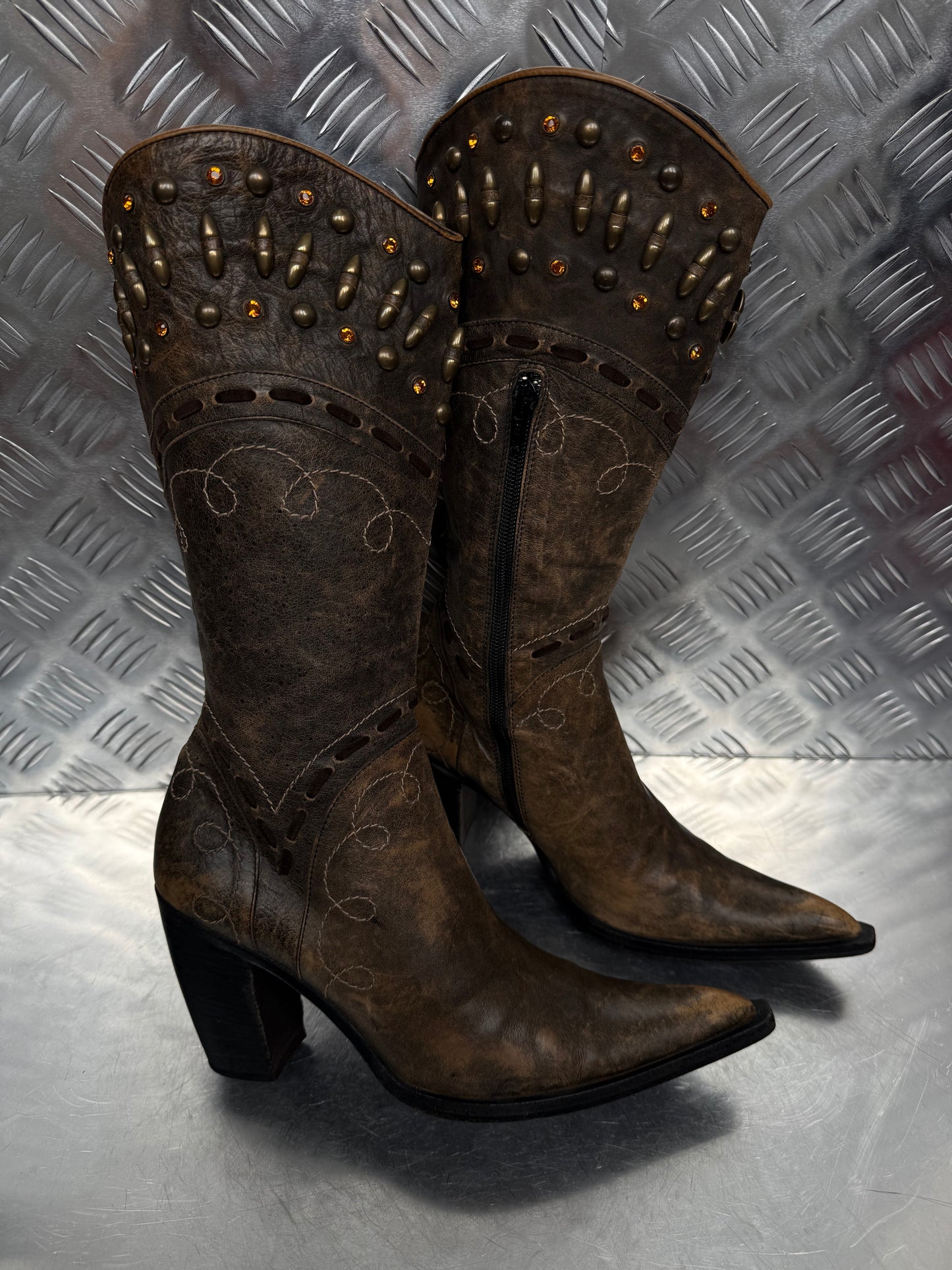 Vintage distressed leather cowboy boots TWINKLING GLOBAL