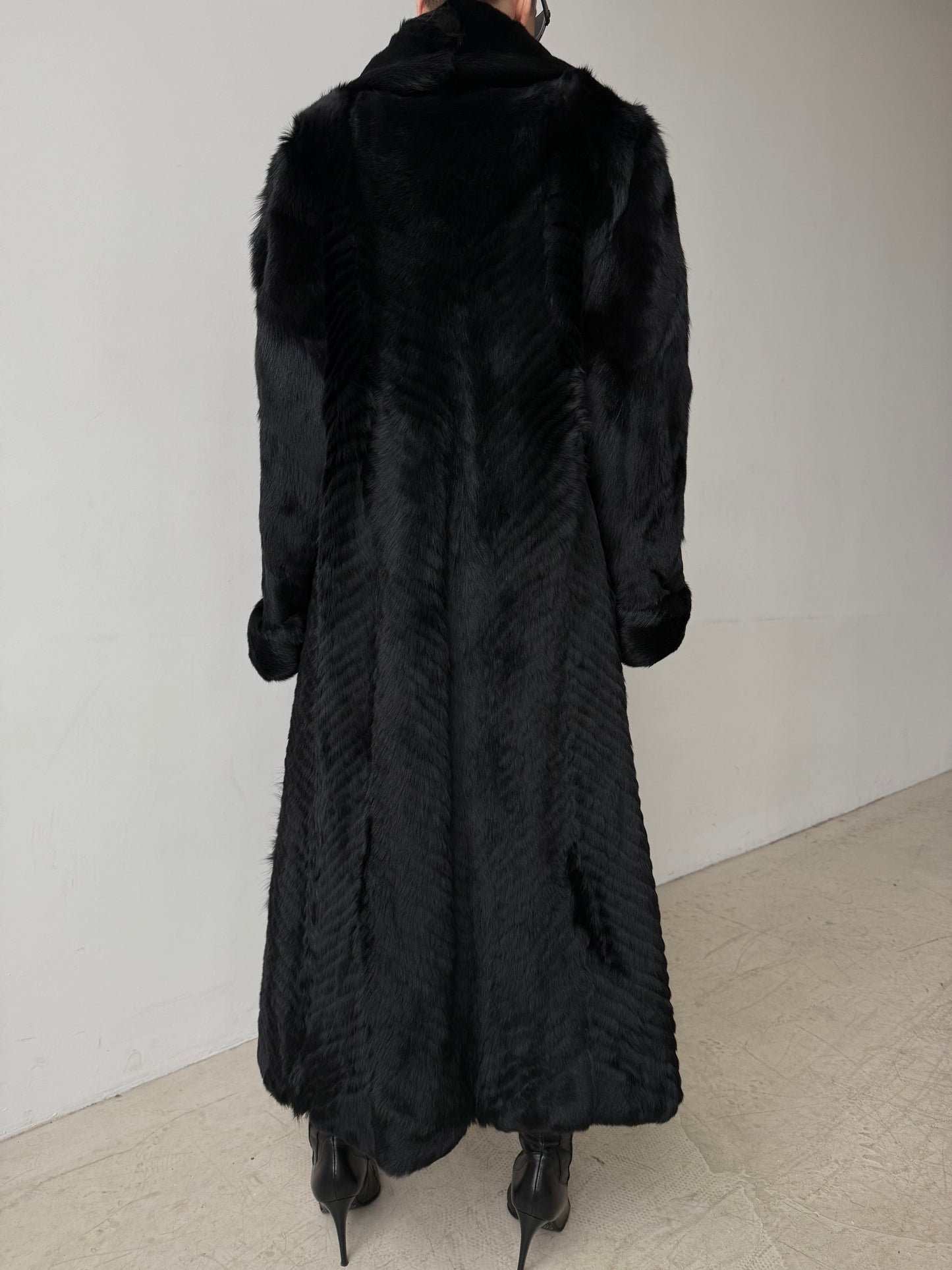 Luxurious vintage coat TWINKLING GLOBAL