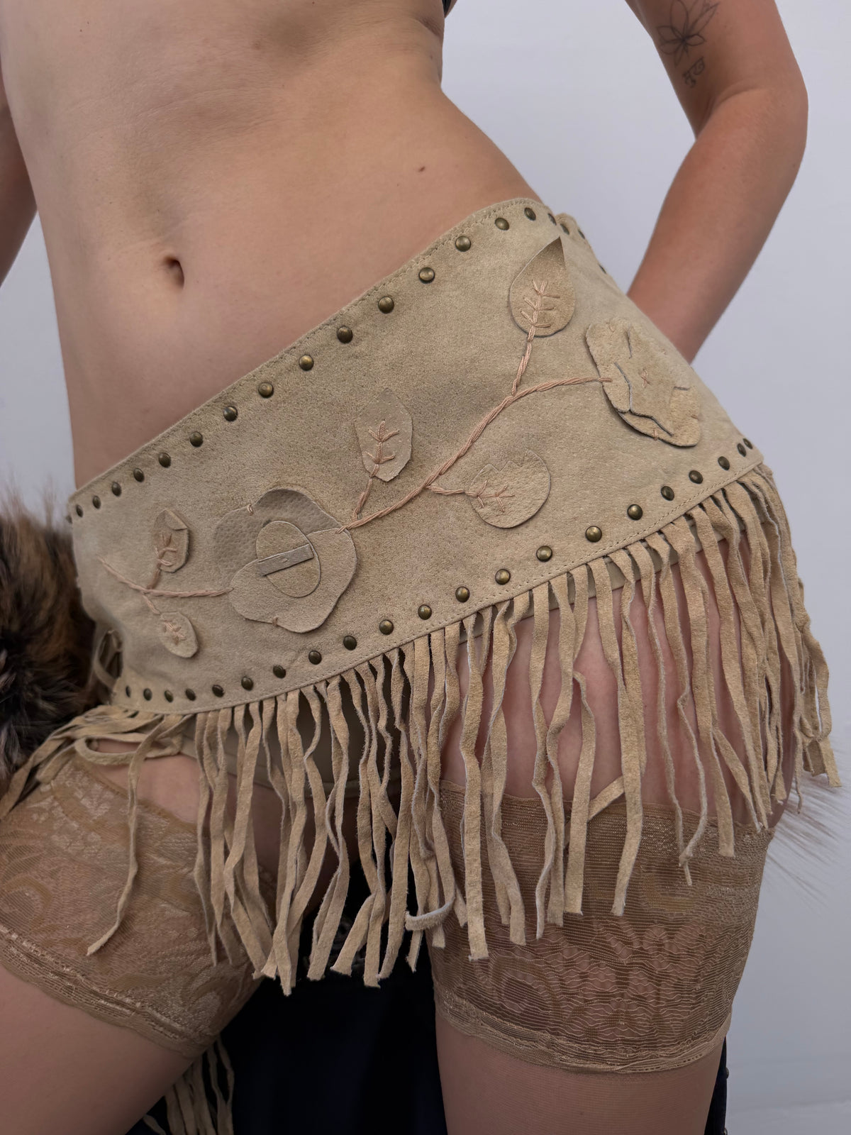 Beige suede fringe belt TWINKLING GLOBAL