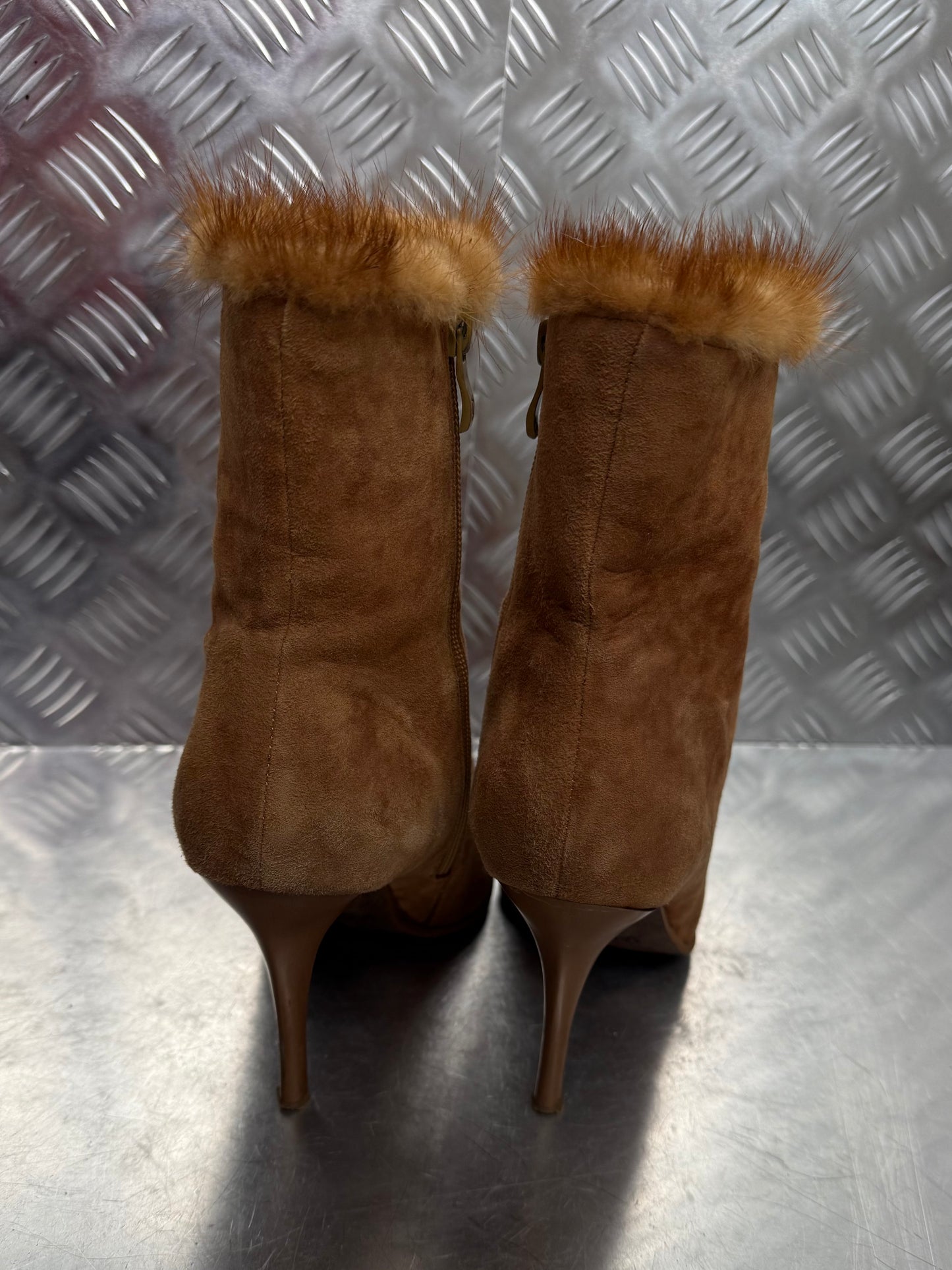 Vintage suede boots with textured detailing TWINKLING GLOBAL