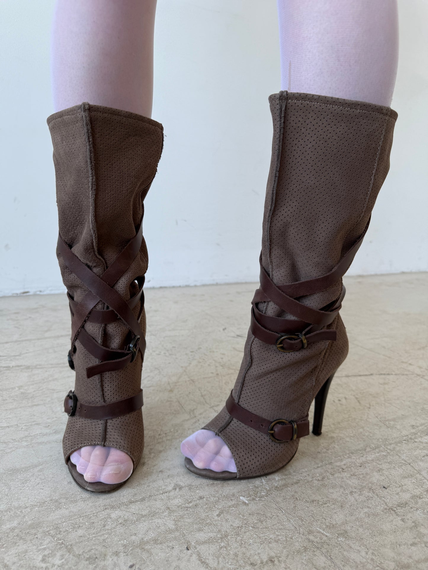 Vintage suede leather open-toe boots with straps TWINKLING GLOBAL