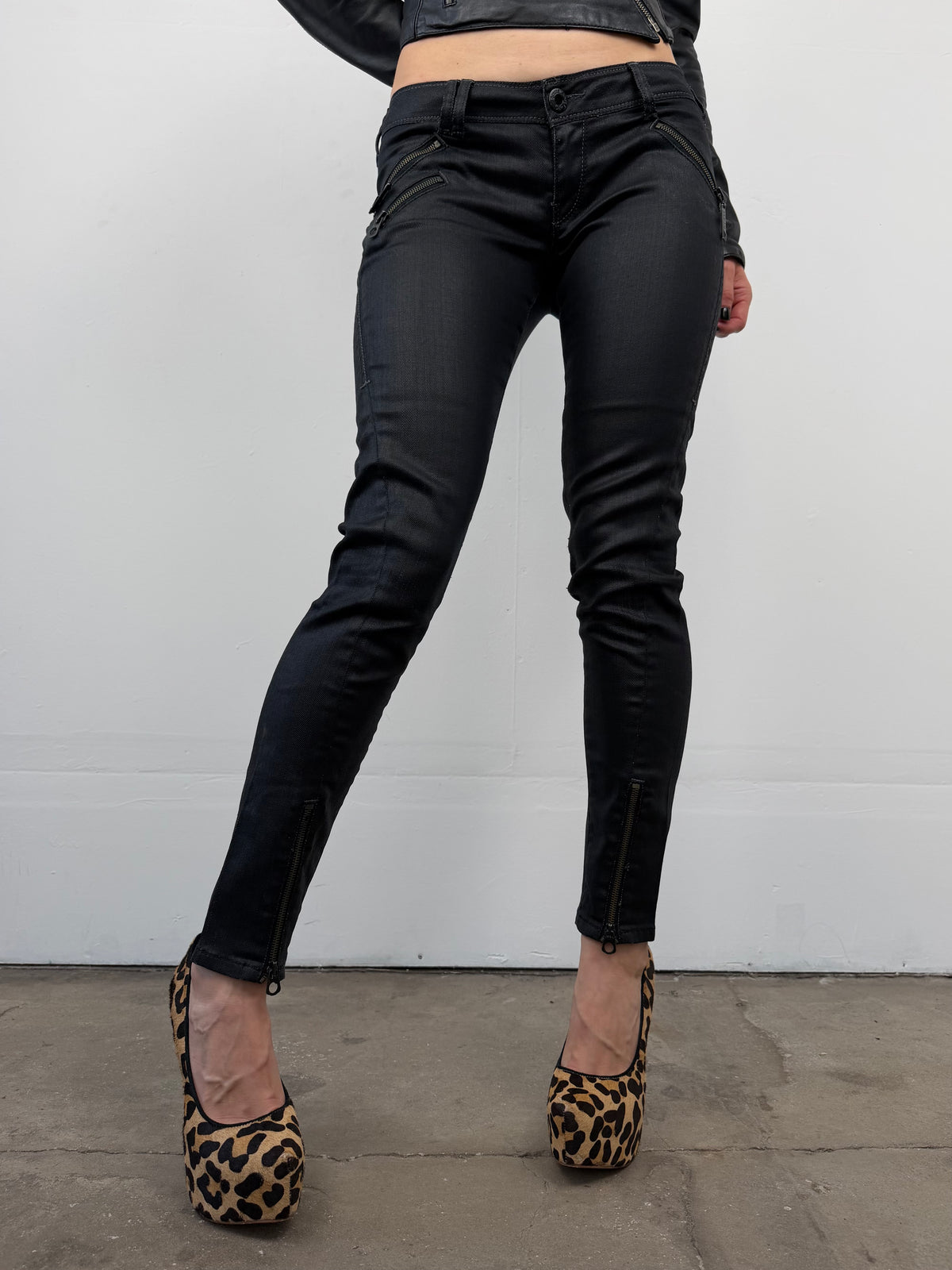 Vintage GUESS black waxed jeans TWINKLING GLOBAL