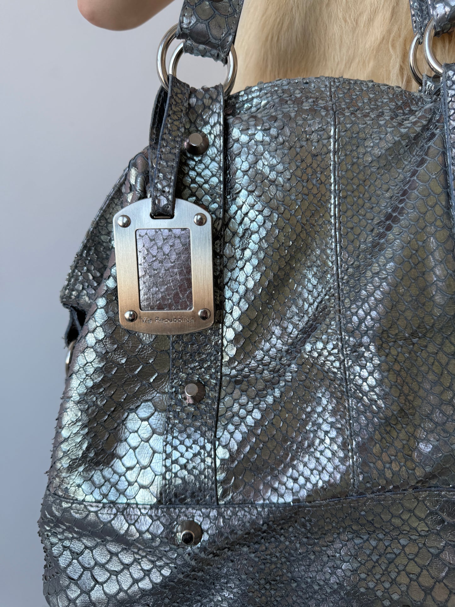 Vintage metallic leather snakeskin-texture bag TWINKLING GLOBAL