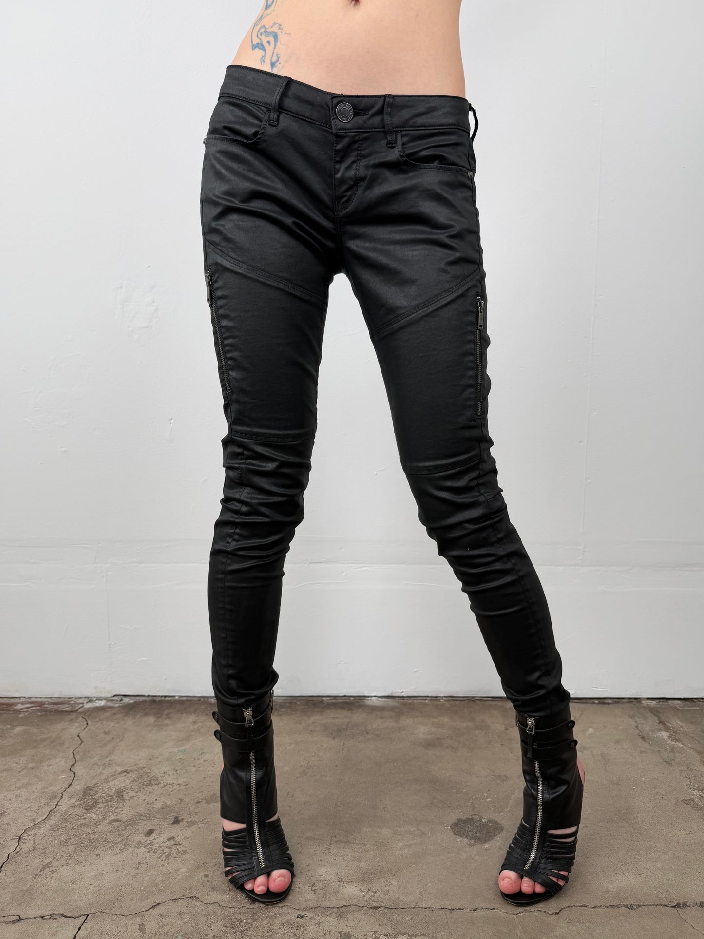 Waxed Y2K jeans by Guess TWINKLING GLOBAL