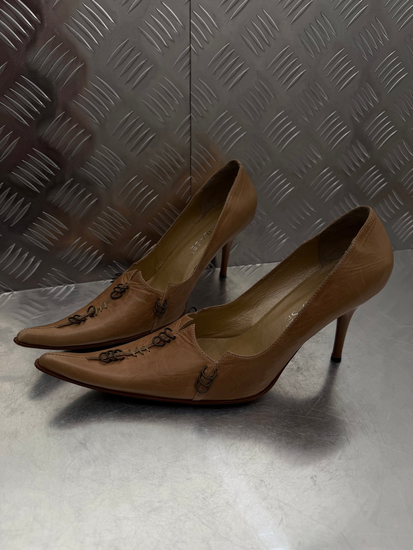 Vintage Sailase pierced leather heels TWINKLING GLOBAL