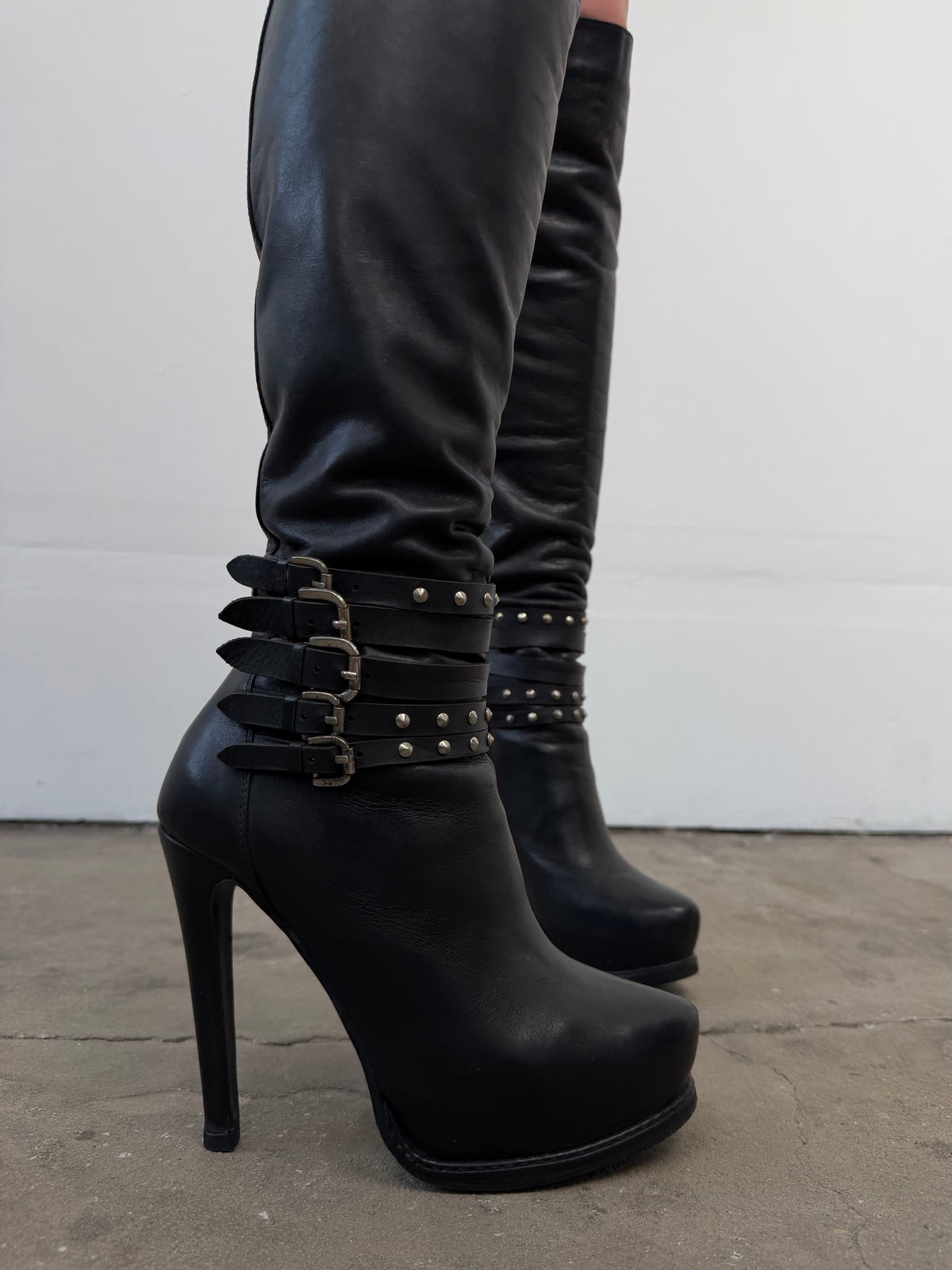 Vintage leather over-the-knee boots with studs TWINKLING GLOBAL