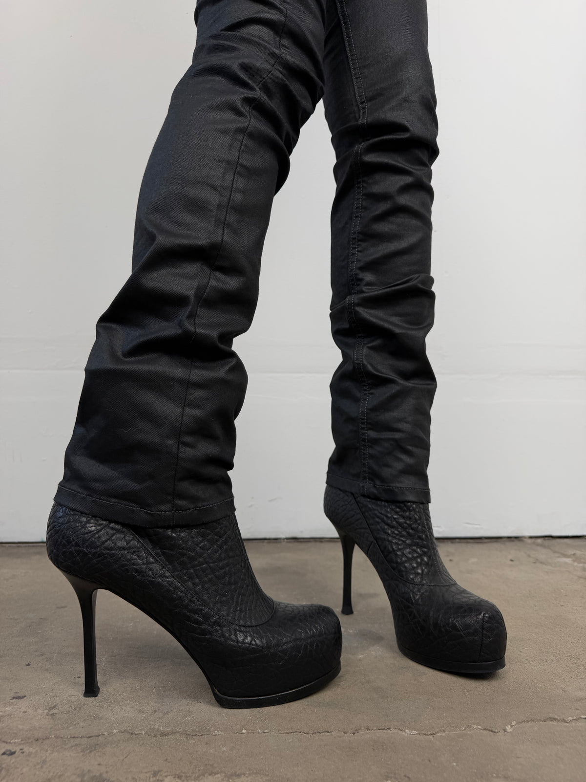 Black waxed denim jeans TWINKLING GLOBAL