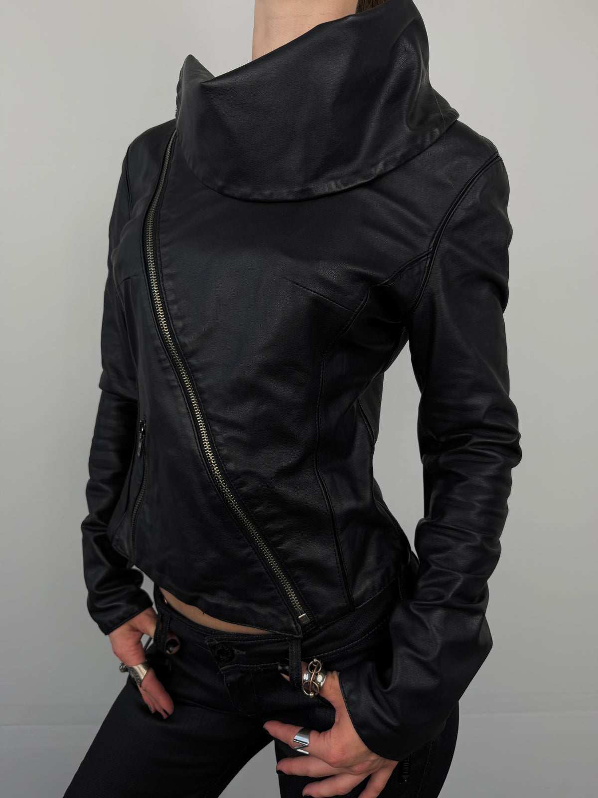 Asymmetric zip jacket with high collar TWINKLING GLOBAL