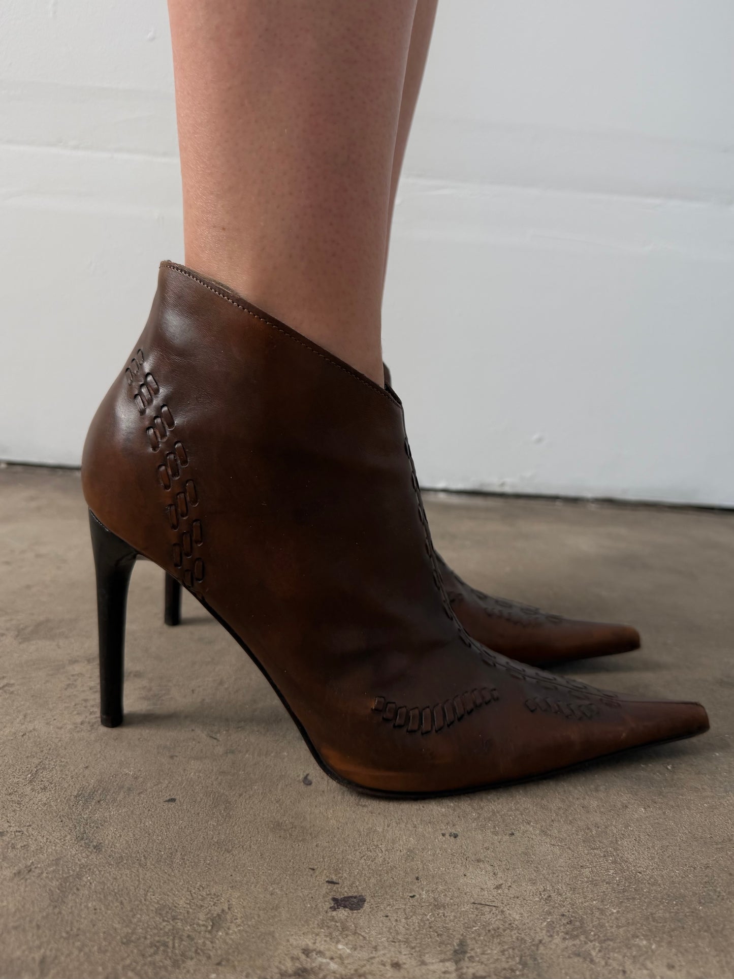 Vintage brown leather ankle boots TWINKLING GLOBAL