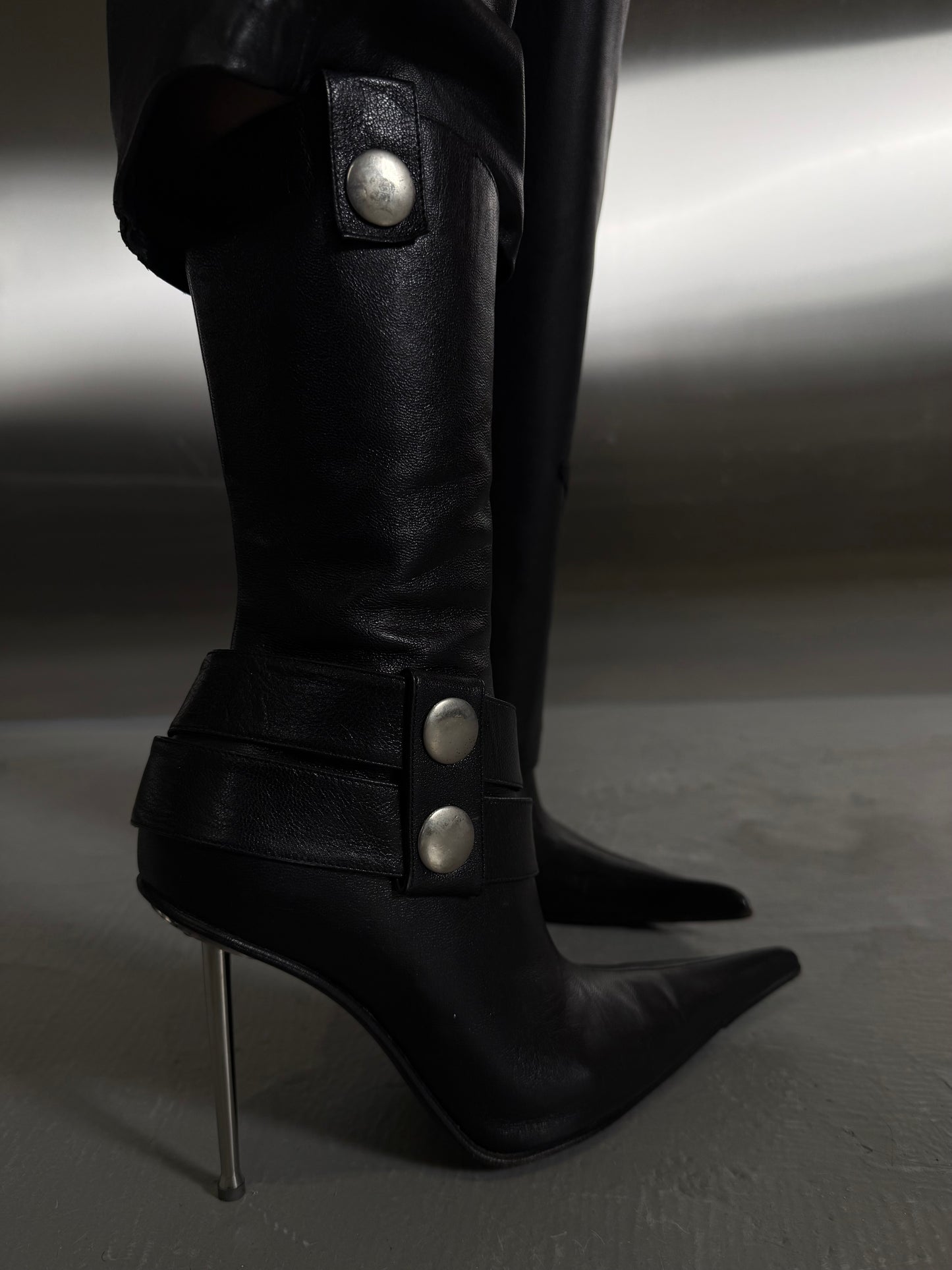Vintage pointed leather boots TWINKLING GLOBAL