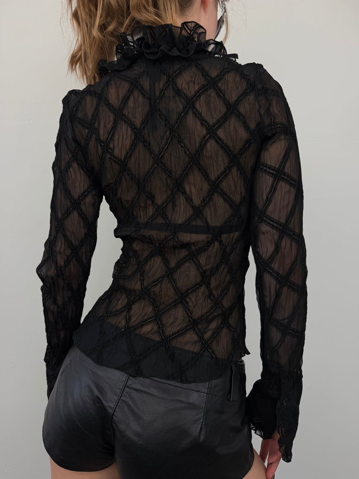 Vintage black ruched ruffle blouse TWINKLING GLOBAL