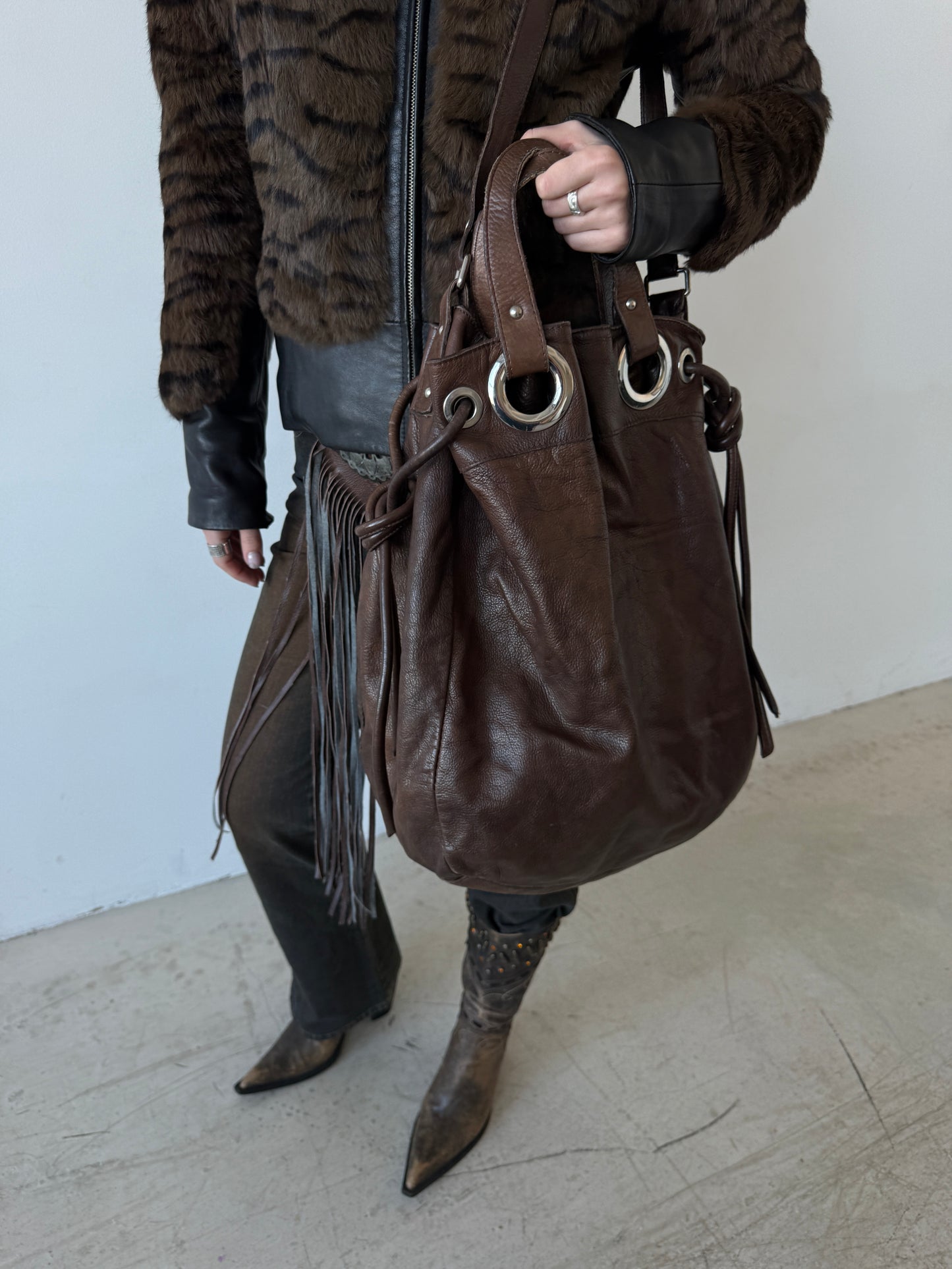 Vintage leather bucket bag TWINKLING GLOBAL