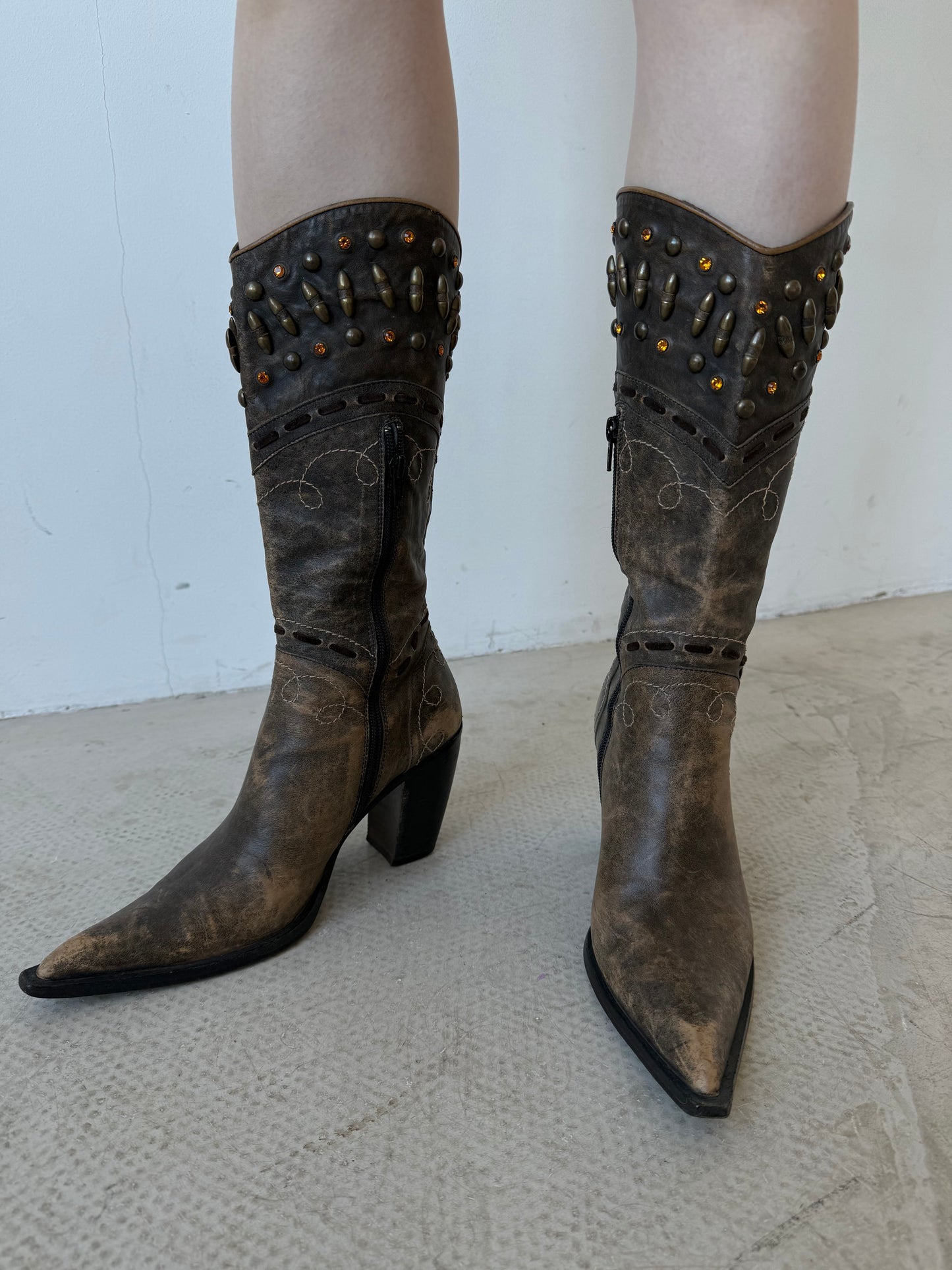 Vintage distressed leather cowboy boots TWINKLING GLOBAL