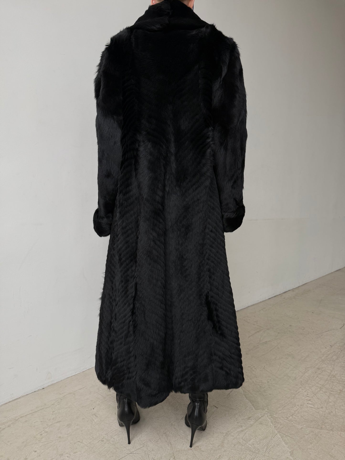 Luxurious vintage coat TWINKLING GLOBAL