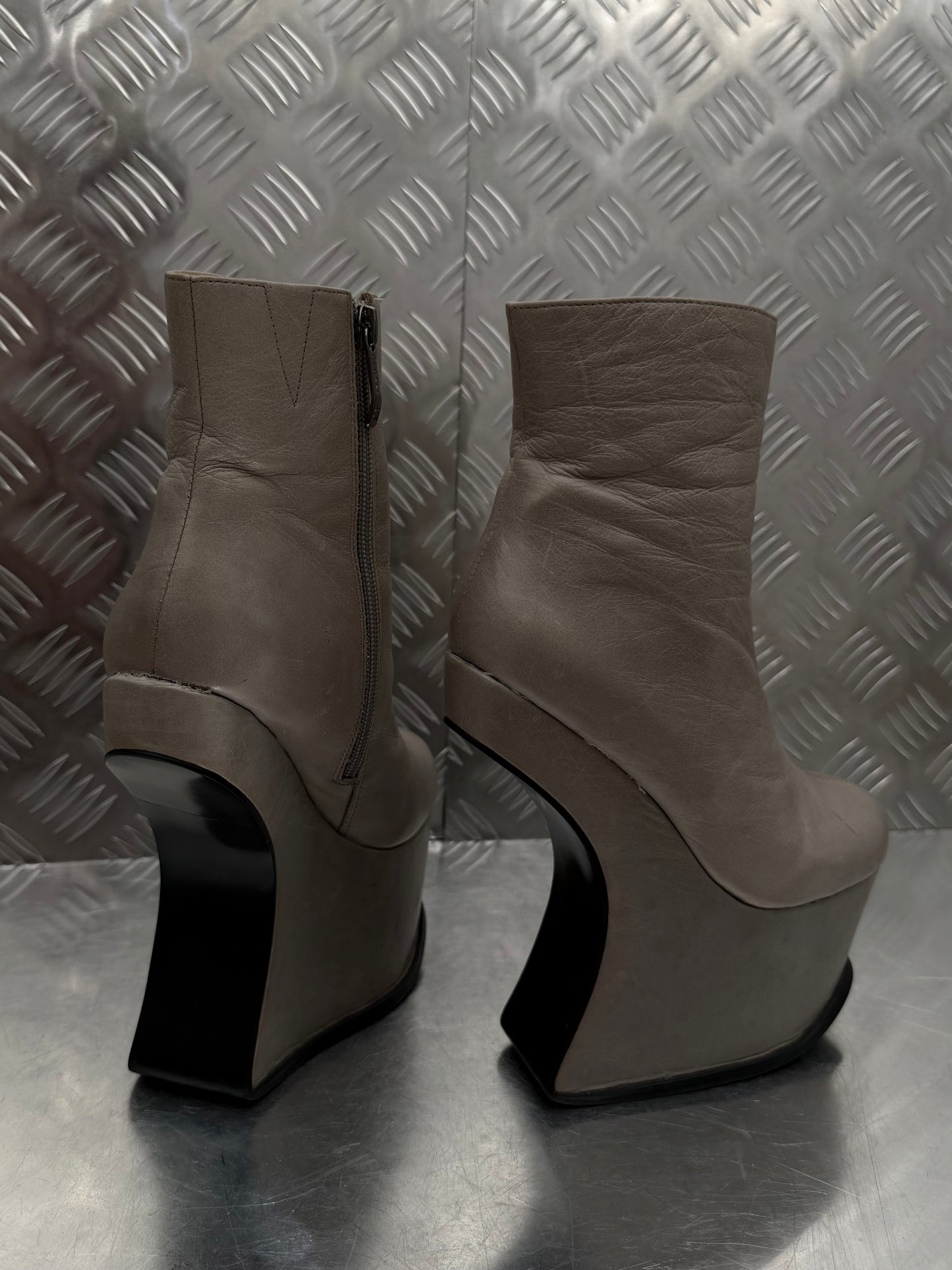 Vintage sculptural leather platform boots TWINKLING GLOBAL