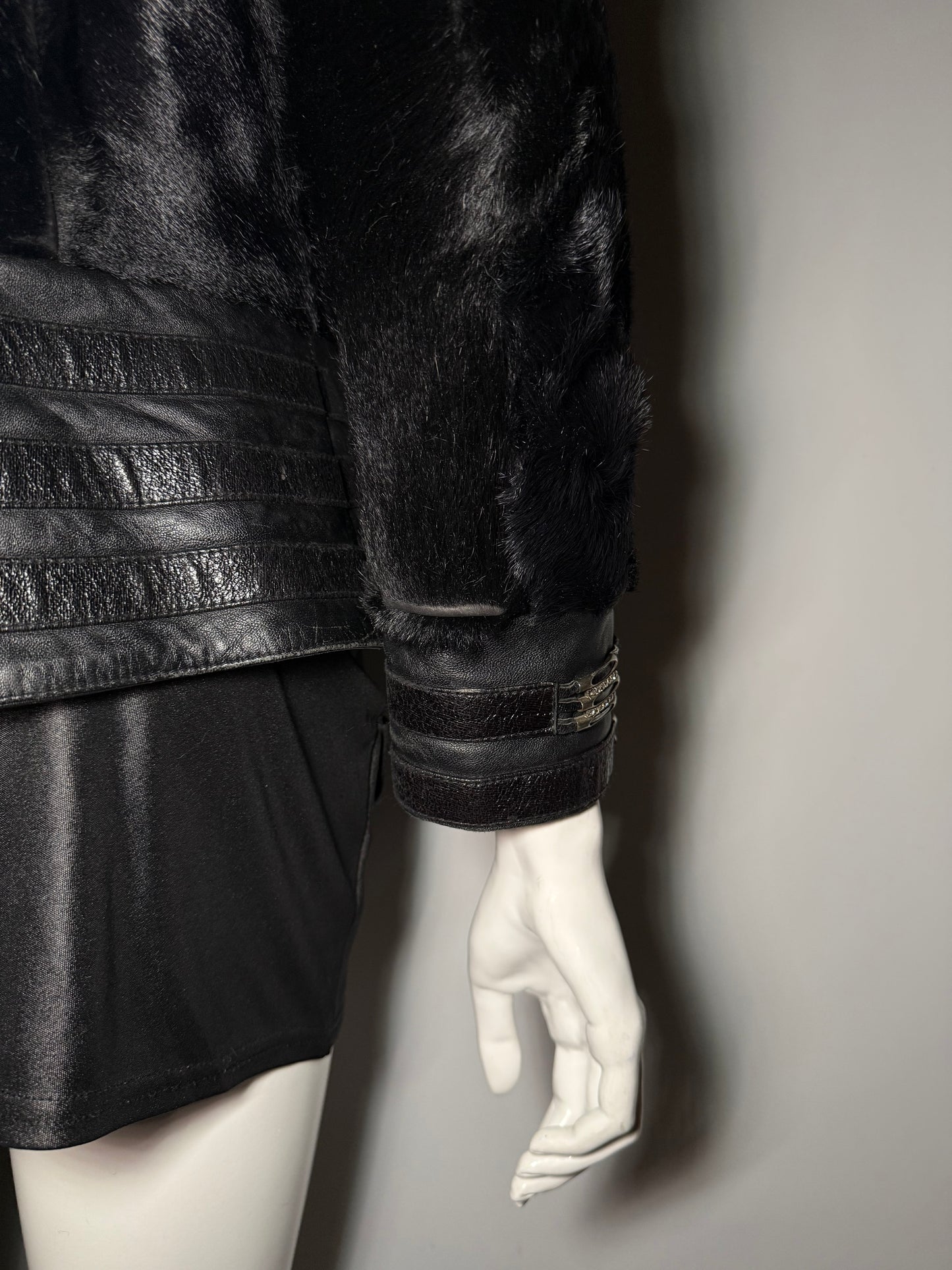 Vintage Black Leather Jacket TWINKLING GLOBAL