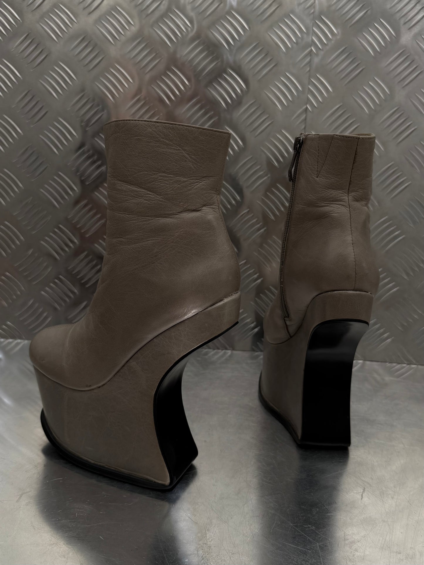 Vintage sculptural leather platform boots TWINKLING GLOBAL